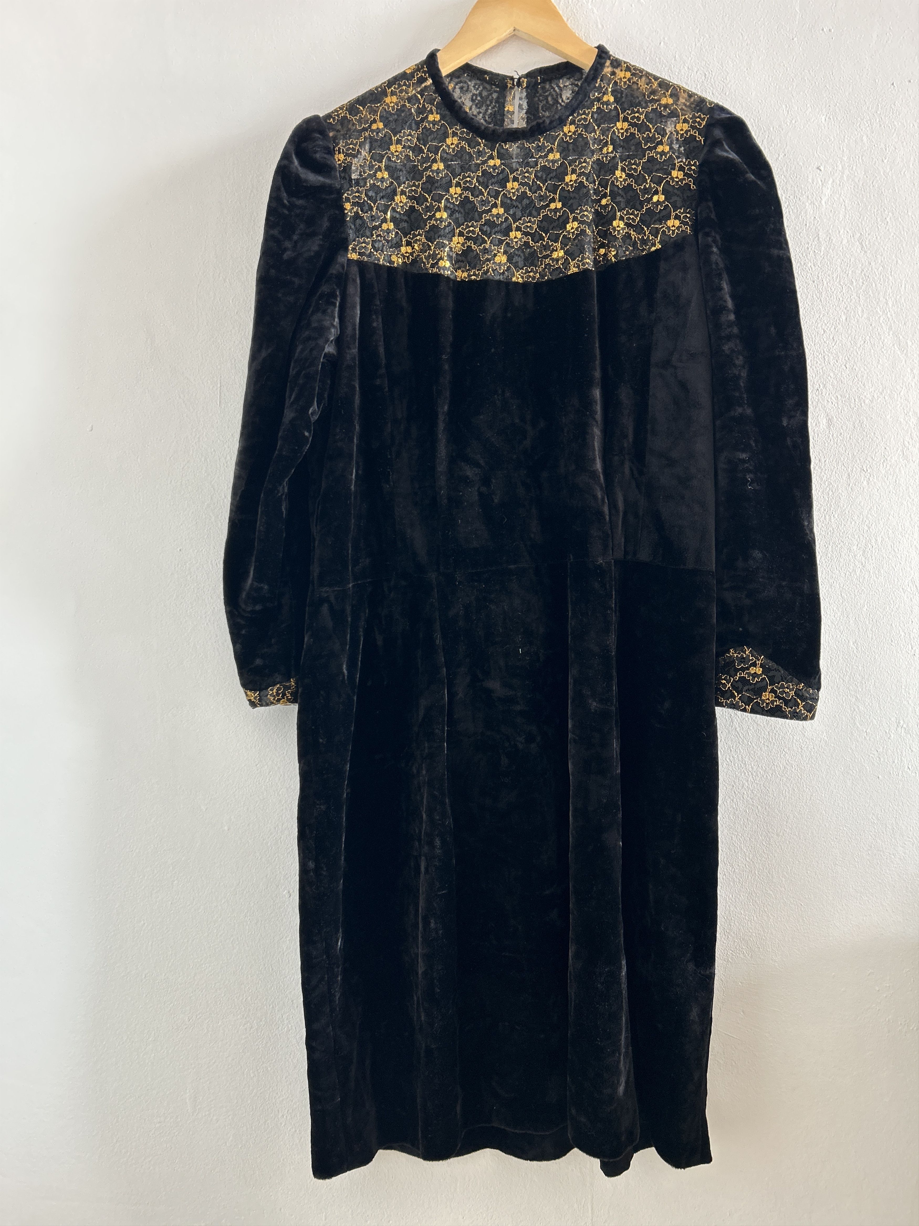 Vintage Vintage 90s Black Velvet Dress Size L / US 10 / IT 46 - 8 Thumbnail