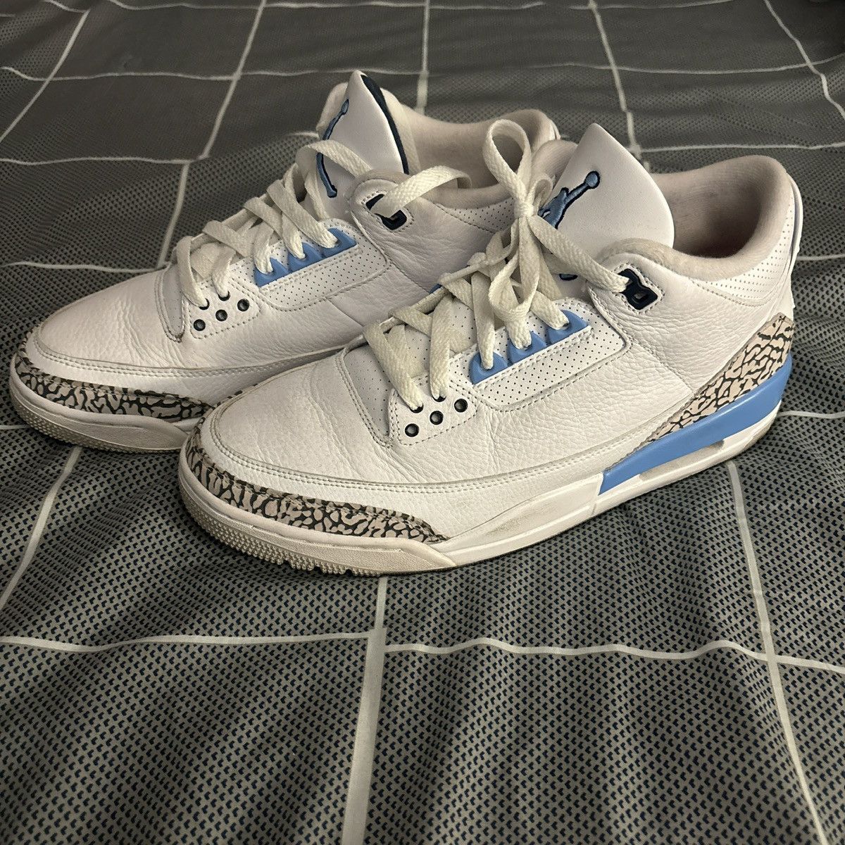 Jordan Brand Air Jordan 3 UNC Size US 10.5 / EU 43-44 - 2 Thumbnail