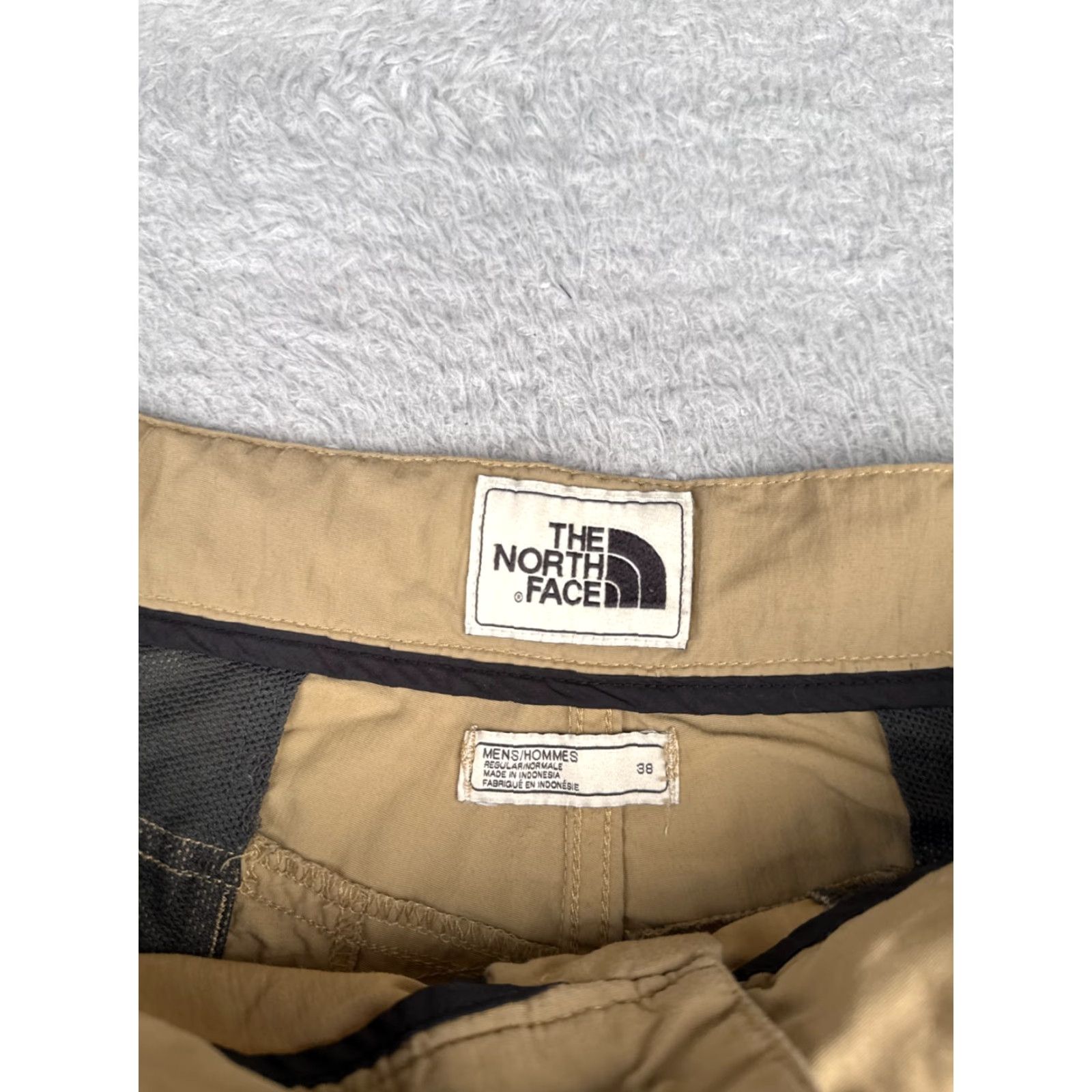 The North Face VINTAGE The North Face Mens Cargo Shorts Beige 38 Nylon Belted 9 Inseam Pocket Zip Front Casual Travel Outdoor Shell Camp 38x9 Mens Size US 38 / EU 54 - 7 Thumbnail