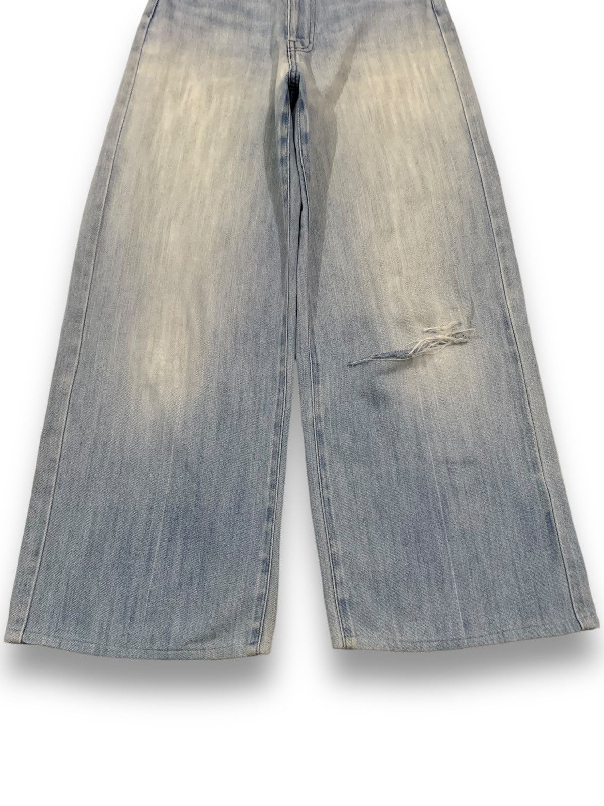 Japanese Brand Vintage Y2K Japanese Brand Baggy Wide Leg Distressed Jeans Size 26" / US 2 / IT 38 - 7 Thumbnail