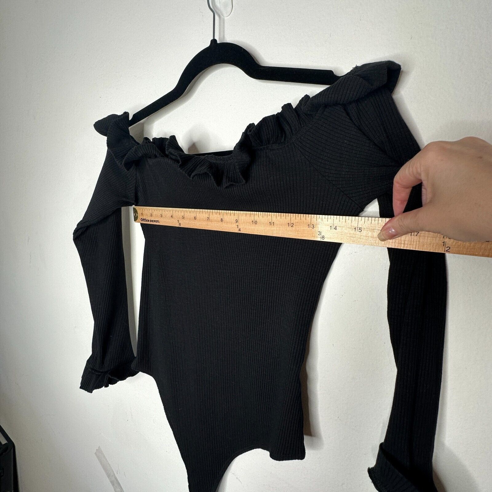REVOLVE Lovers + Friends Hudson Black Ruffle Off Shoulder Bodysuit L Size L / US 10 / IT 46 - 10 Thumbnail