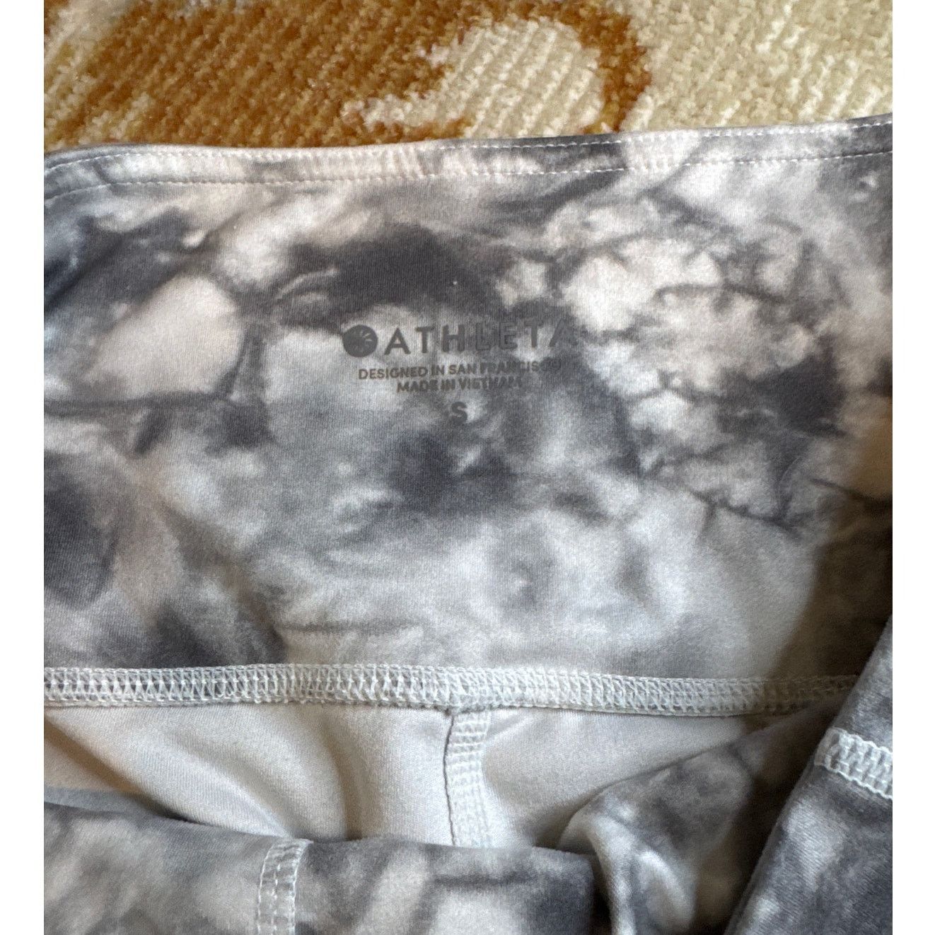 Athleta Athleta Gray Powervita Tie Dye Salutation 7/8 Leggings Size 27" / US 4 / IT 40 - 2 Thumbnail
