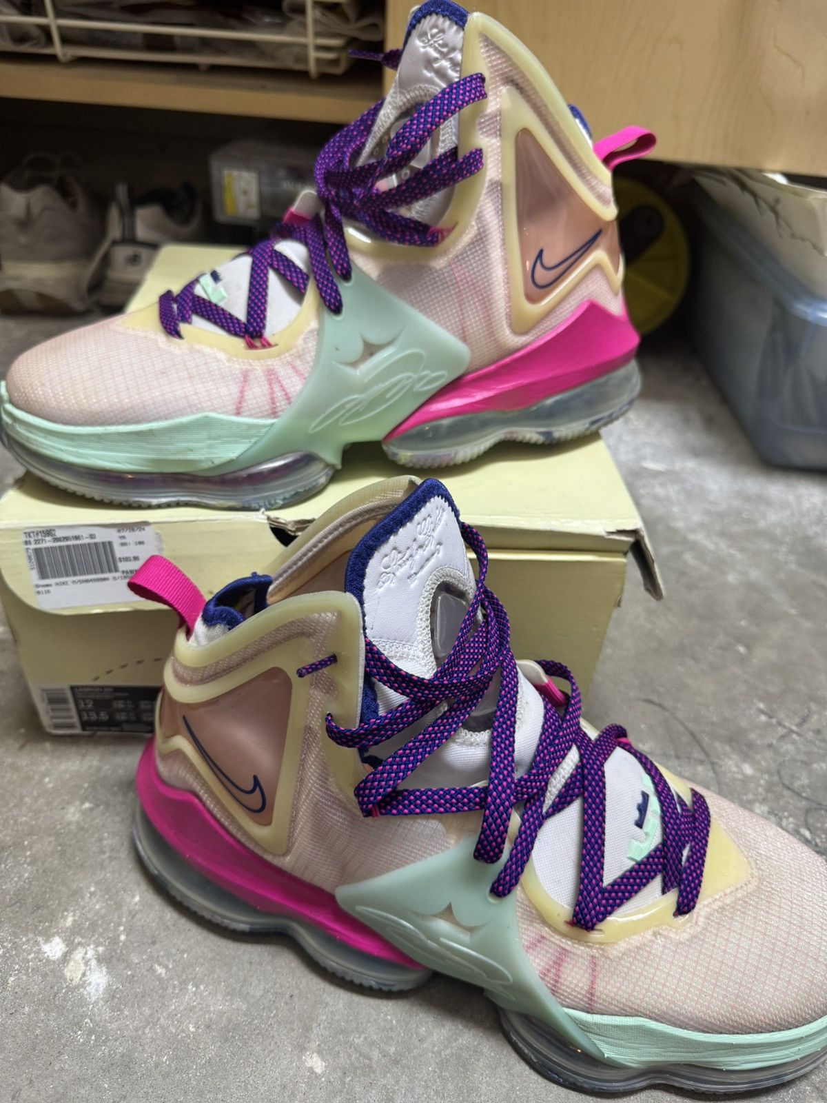Nike Nike LeBron XIX Vanentines limited edition Size US 12 / EU 45 - 20 Thumbnail