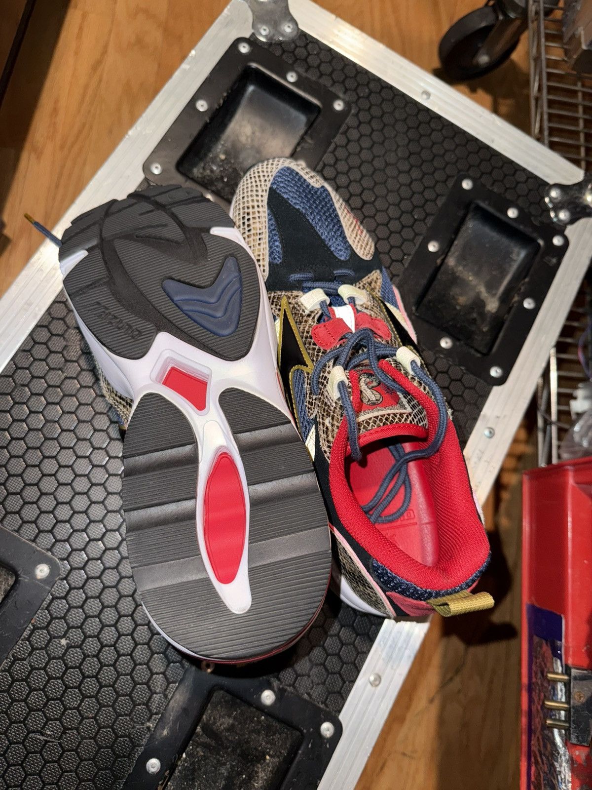 Mizuno Mizuno Wave Rider 1 24 Kilates King Kobra Collectible rare Size US 11.5 / EU 44-45 - 2 Thumbnail