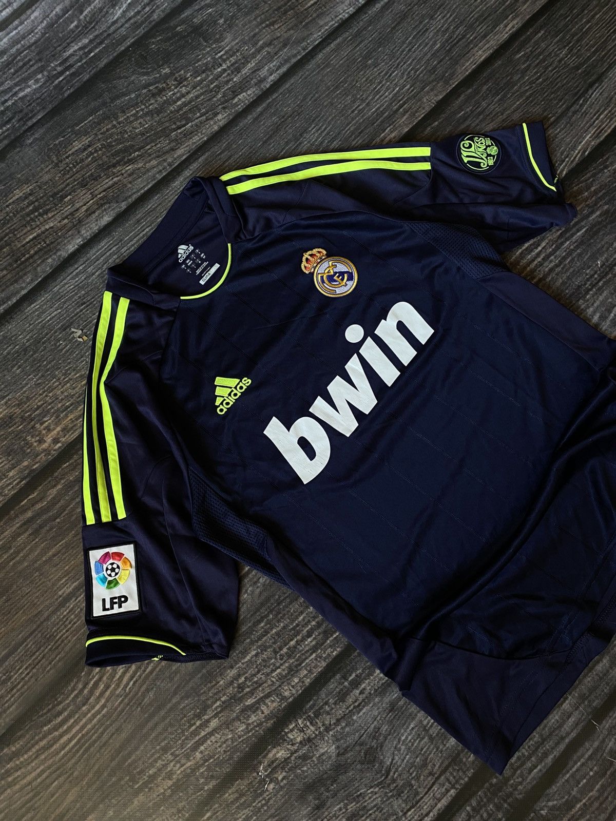 Adidas Adidas Real Madrid vintage soccer jersey Size US S / EU 44-46 / 1 - 2 Thumbnail