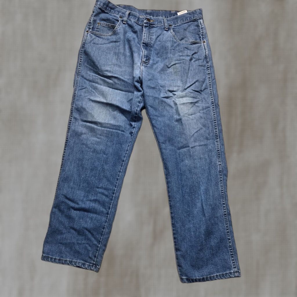 Wrangler Wrangler Rugged Wear Blue Jeans 35005SW Adult Men's Regular 38 X 30 Cowboy Size US 38 / EU 54 - 1 Thumbnail
