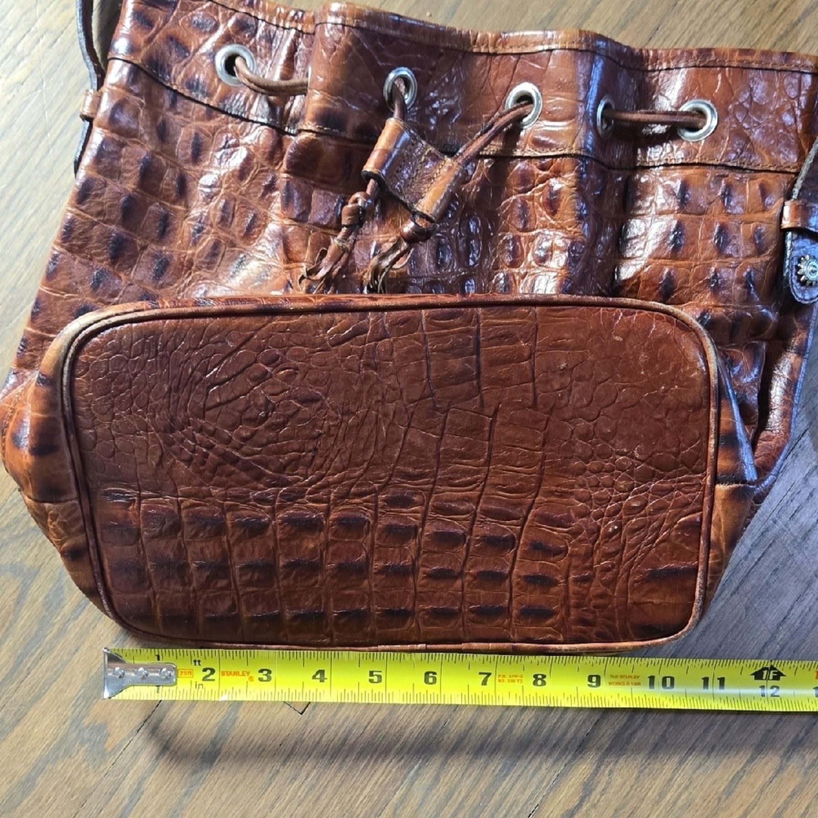 & Other Stories Vintage Crocodile Pattern Leather Women's Bucket Bag Size ONE SIZE - 12 Thumbnail