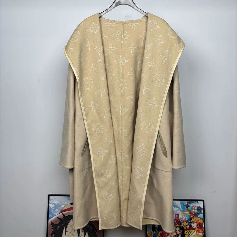 Louis Vuitton Louis Vuitton Oatmeal big old flower full print bathrobe c Size XS / US 0-2 / IT 36-38 - 1 Thumbnail