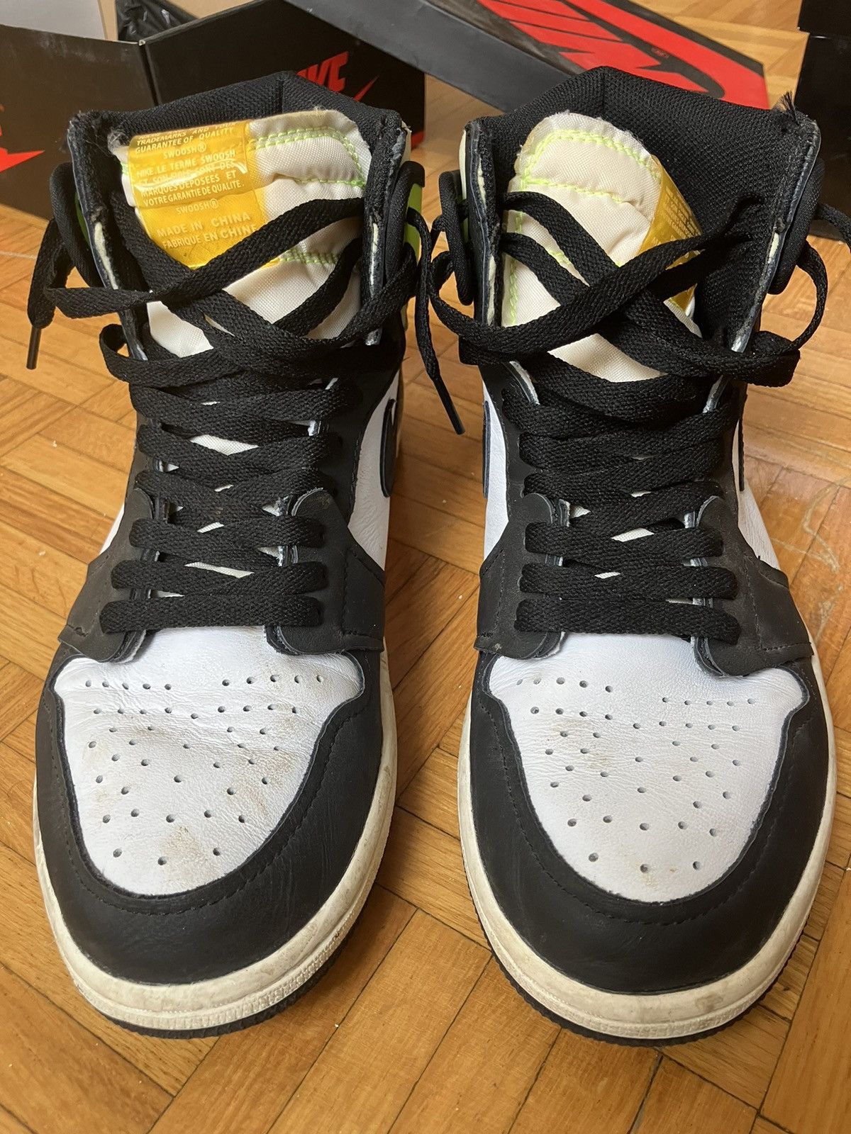 Jordan Brand × Nike Jordan 1 Volt Gold Size 9.5 Size US 9.5 / EU 42-43 - 4 Thumbnail