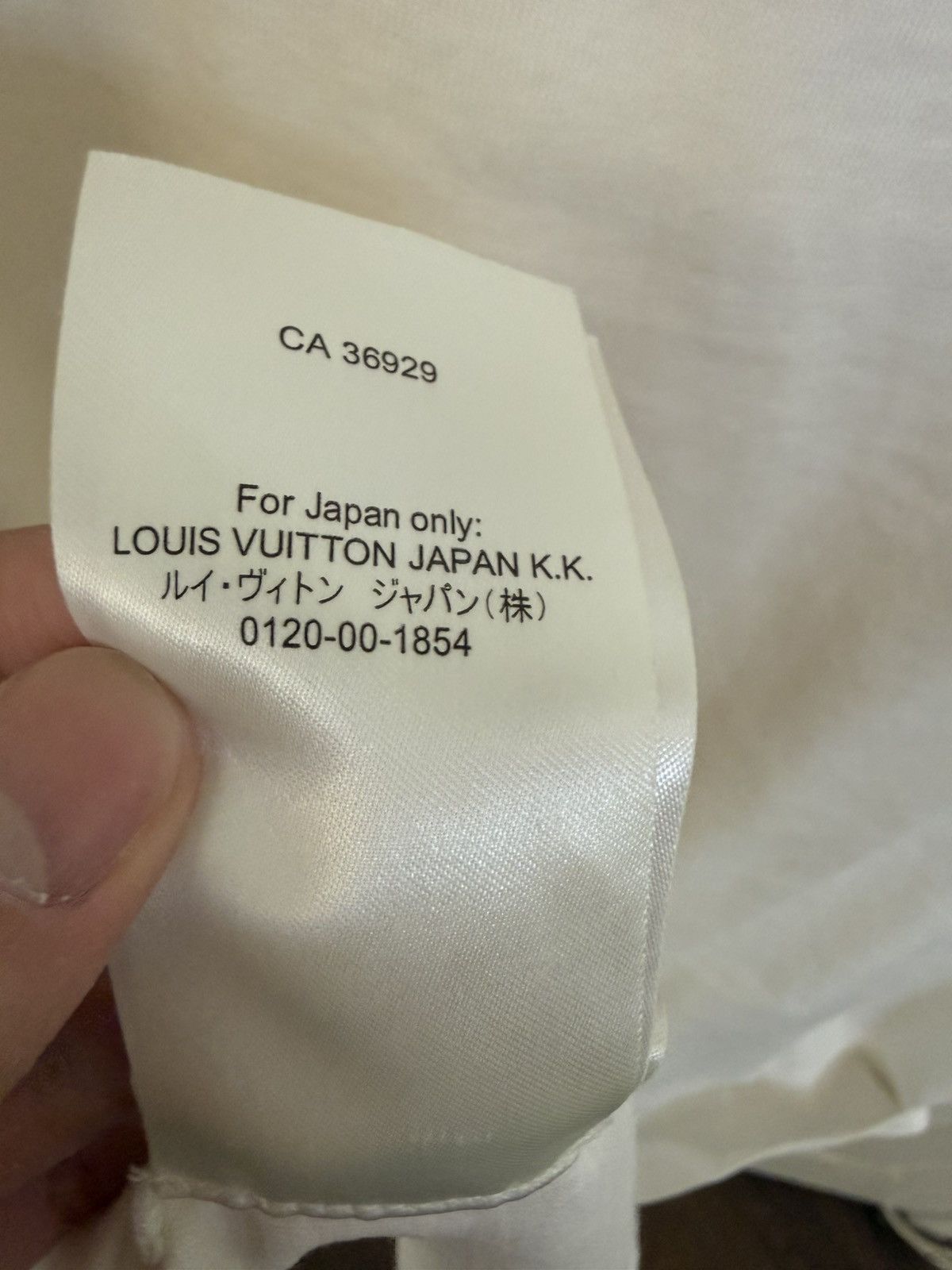Louis Vuitton Louis Vuitton Embossed T Shirt Size US XL / EU 56 / 4 - 20 Thumbnail