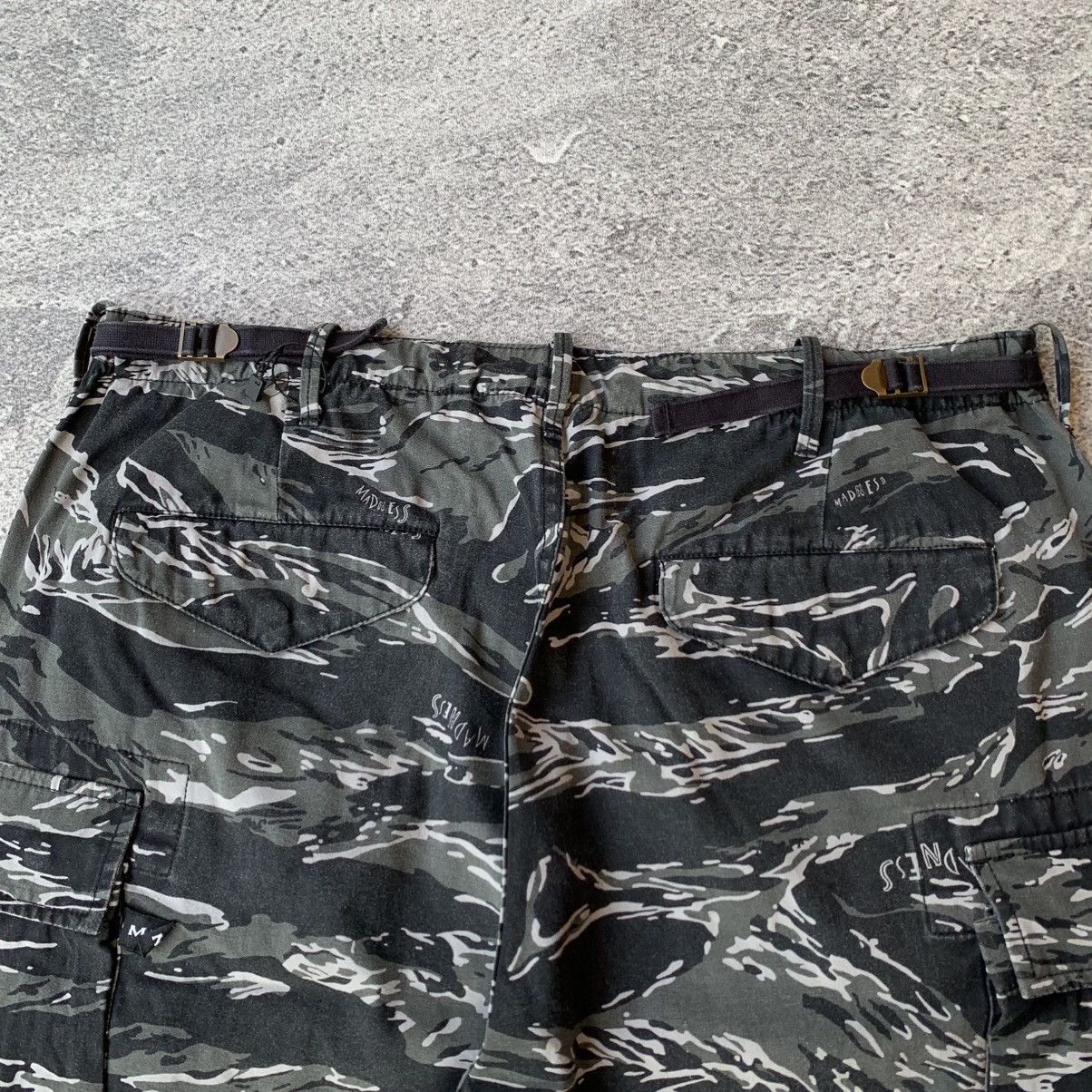 Madness Madness Military Cargo Tiger Stripe Shorts Size US 32 / EU 48 - 7 Thumbnail