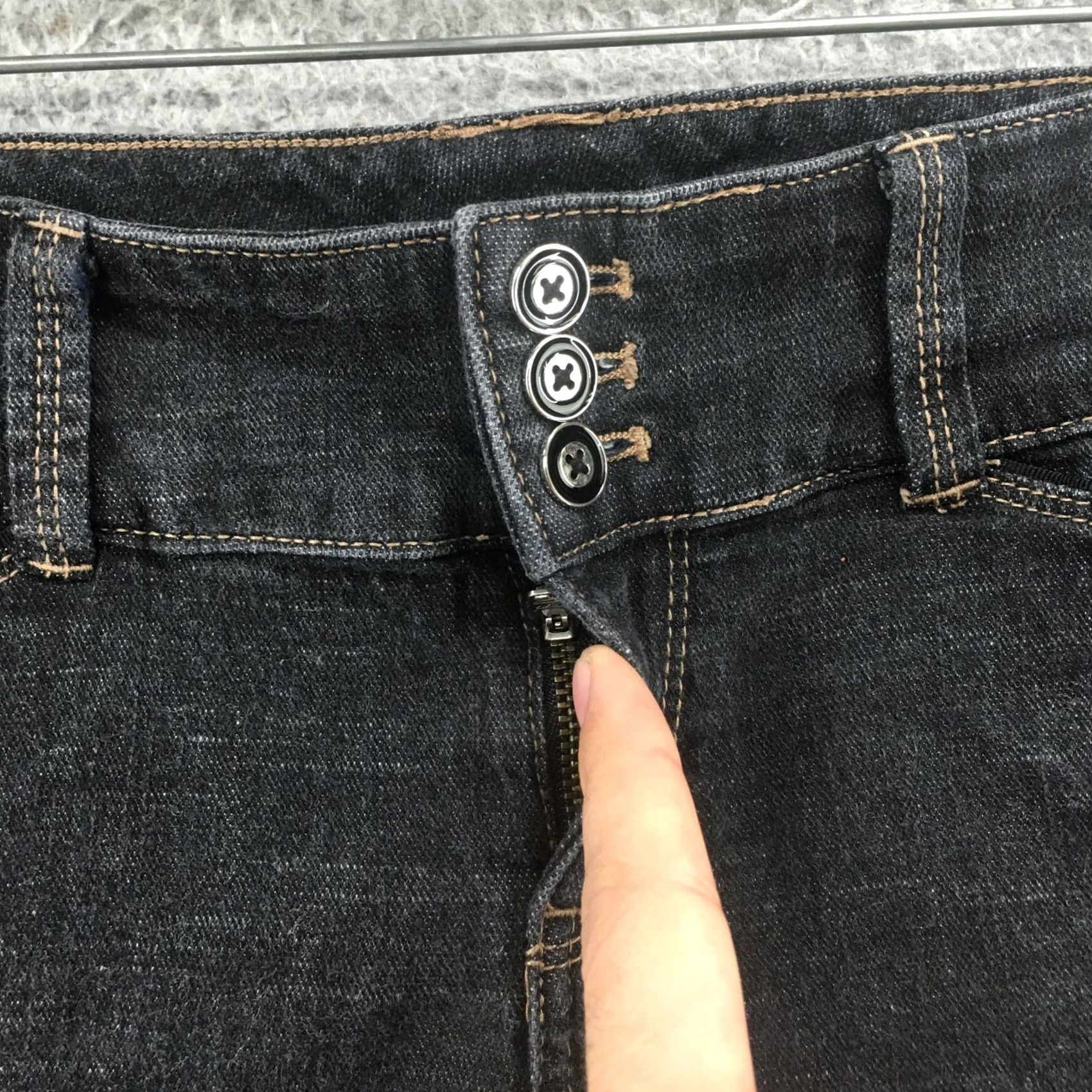 White House Black Market White House Black Market Short Pants Womens 0 Black Cotton Blend Zip Fly Button Casual Summer 0 Womens Black Cotton Blend Pockets Retro? Size 25" / US 0 / IT 36 - 3 Thumbnail