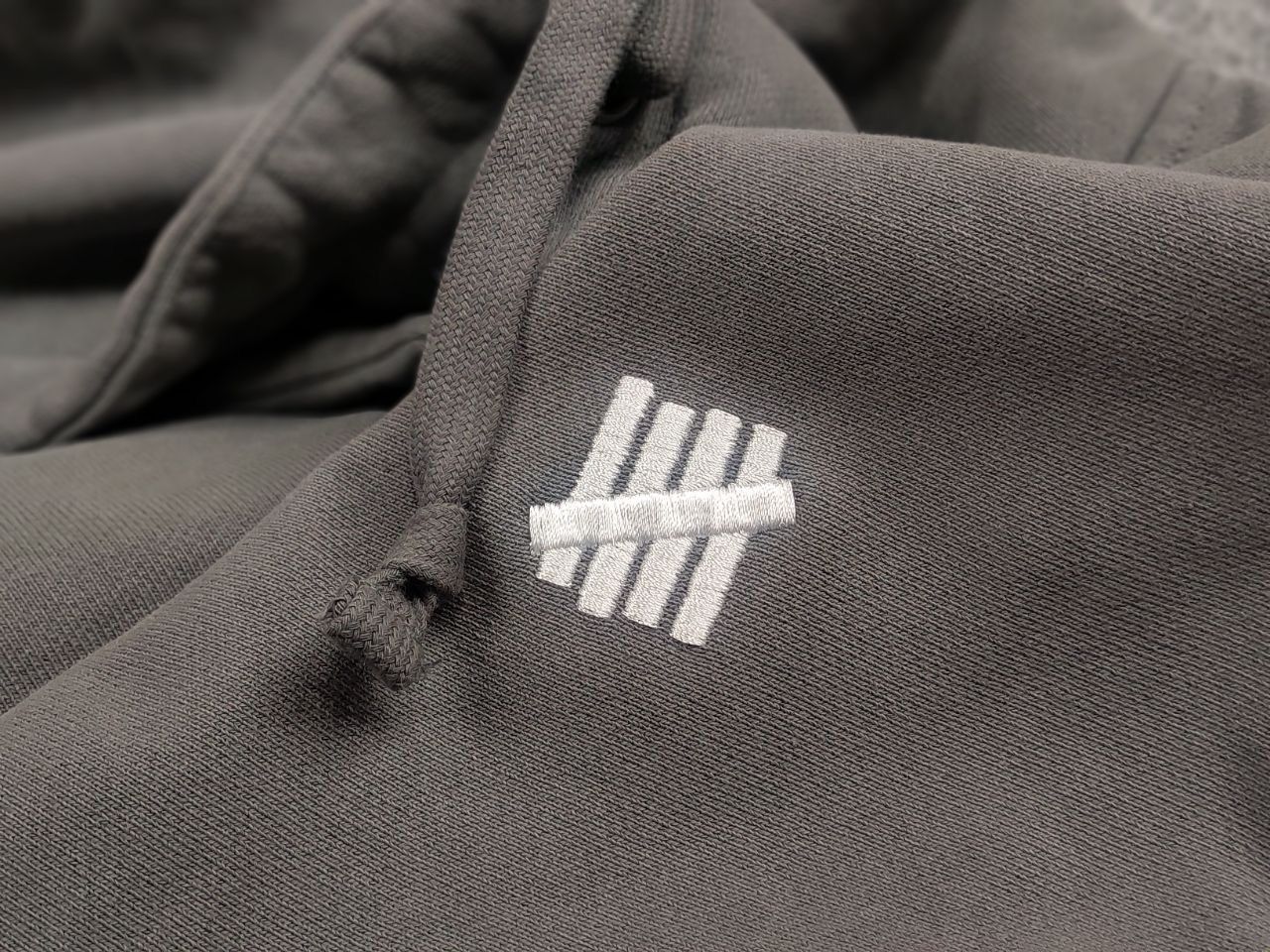 Undefeated Undefeated Zip up Gray Hoodie Big Embroidery Logo Size US L / EU 52-54 / 3 - 11 Thumbnail