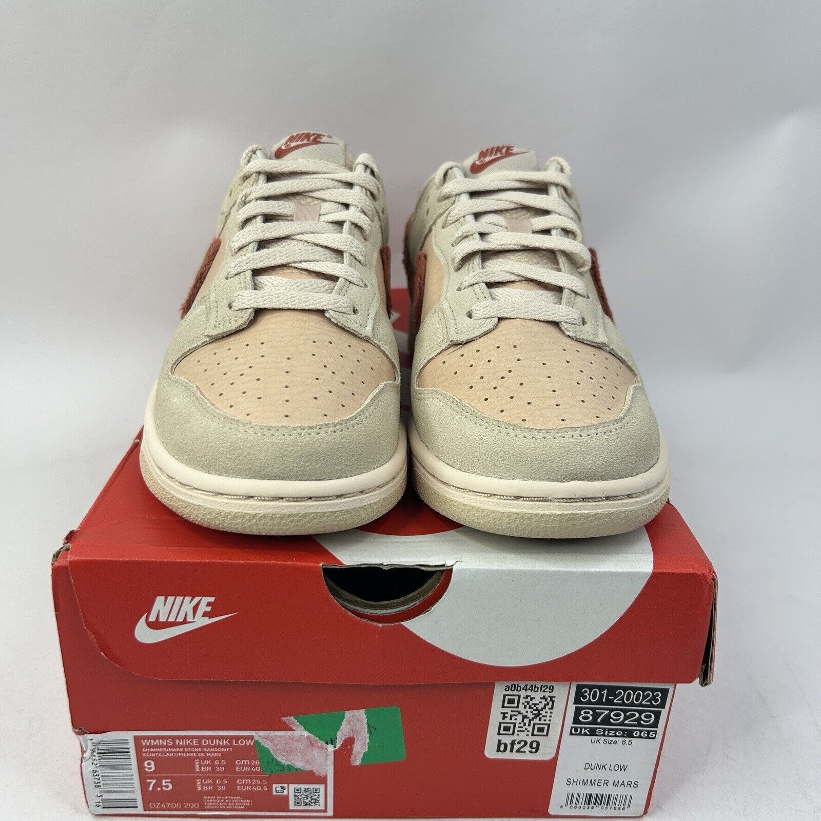Nike Nike Dunk Low WMNS “Terry Swoosh" 2024 Size US 9 / IT 39 - 2 Thumbnail
