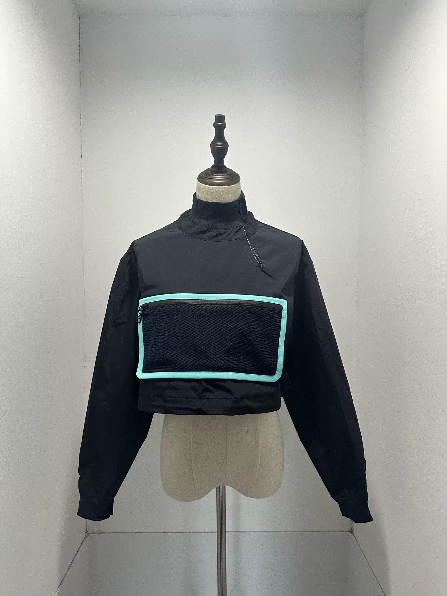 Fendi Fendi Cropped High-Neck Sweater Size US S / EU 44-46 / 1 - 1 Thumbnail
