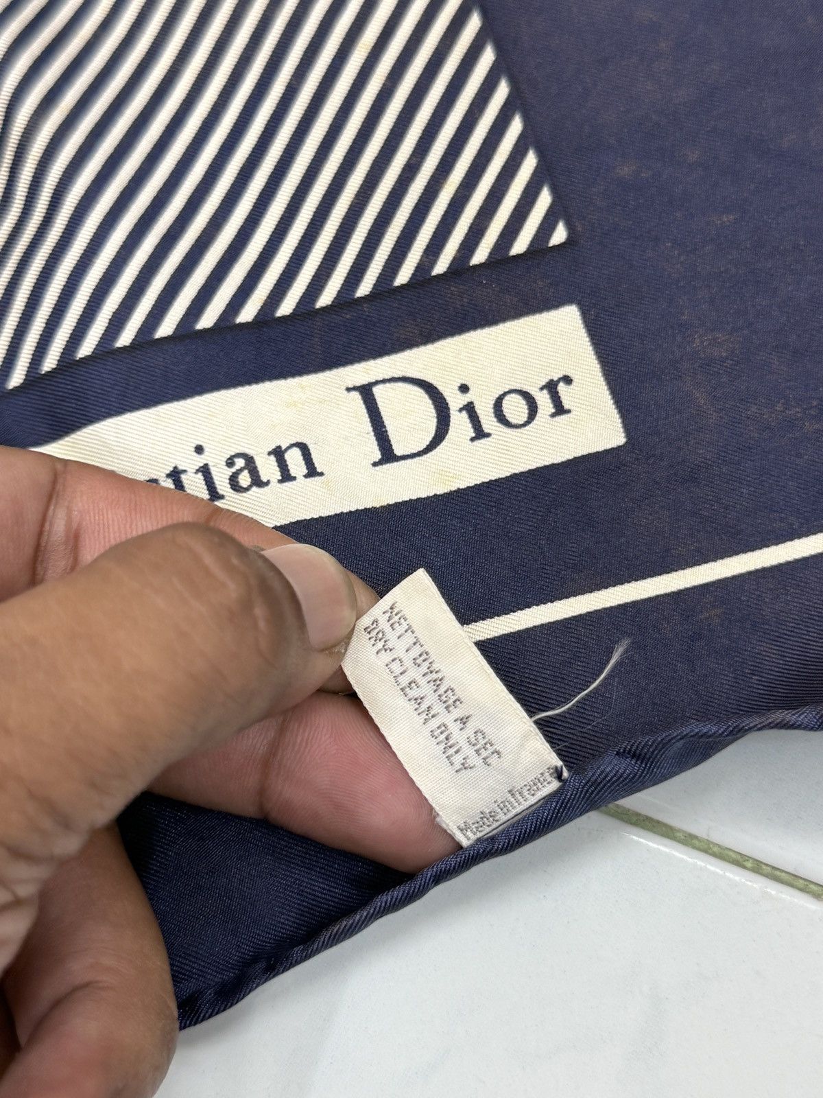 Christian Dior Monsieur 🔥🔥🔥Christian Dior silk scarf featuring a large "CD" monogram Size ONE SIZE - 13 Thumbnail