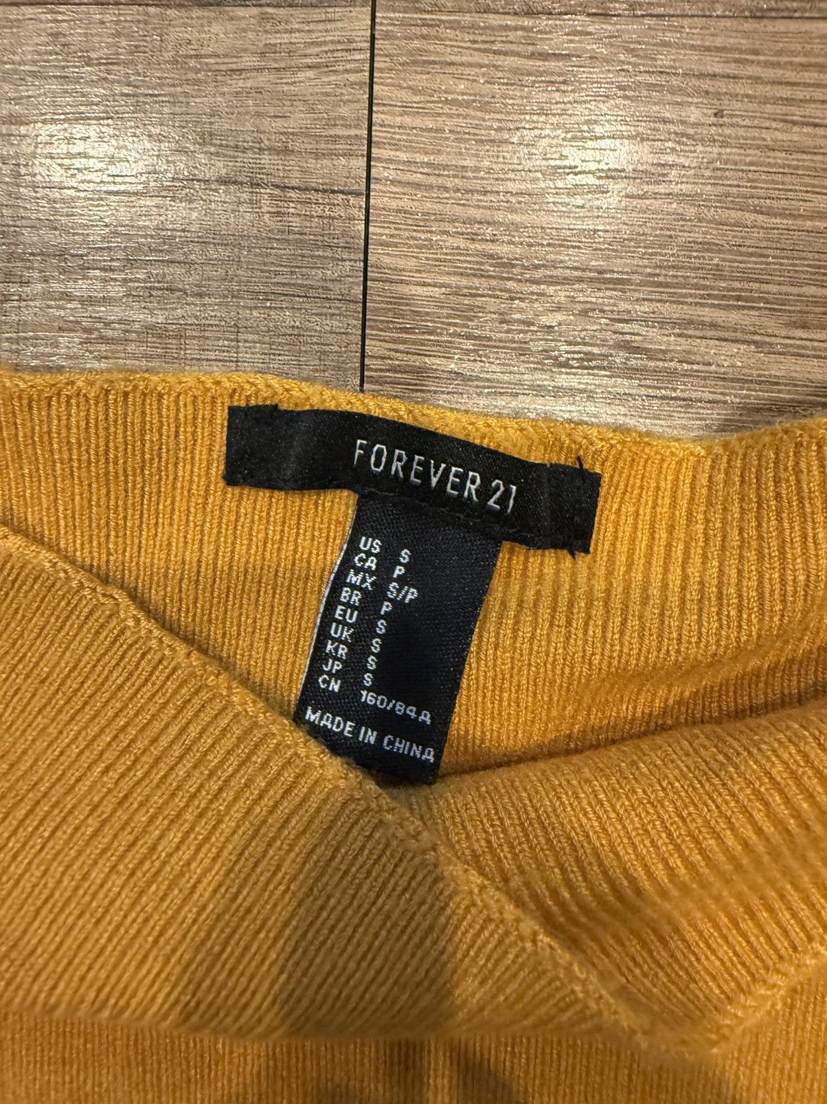 Forever 21 Off The Shoulder Crop Top Size S / US 4 / IT 40 - 2 Thumbnail