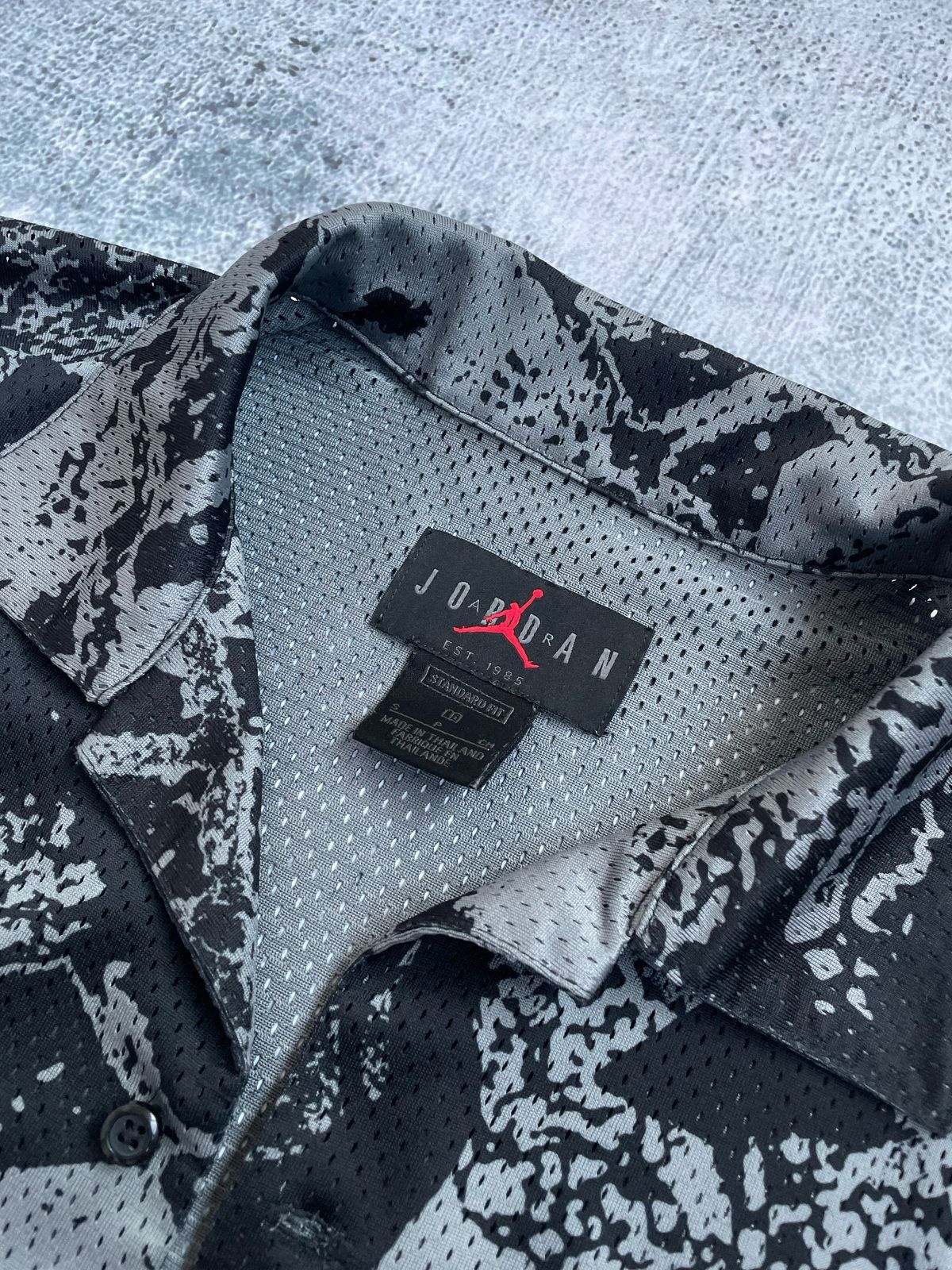 Jordan Brand × Nike Jordan Flight Mesh Print Button-Up Shirt CZ4723-010 Size US S / EU 44-46 / 1 - 2 Thumbnail
