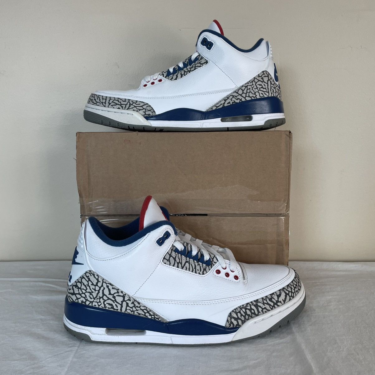 Jordan Brand × Nike Nike Air Jordan 3 Retro OG True Blue Mens US 11 854262-106 Size US 11 / EU 44 - 1 Thumbnail