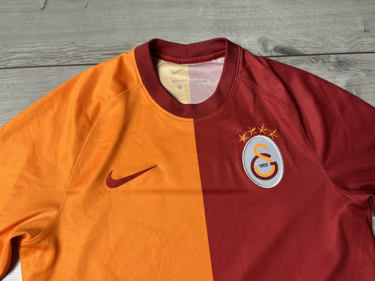 Nike GALATASARAY 2018 2019 HOME SHIRT FOOTBALL SOCCER JERSEY NIKE Size US M / EU 48-50 / 2 - 3 Thumbnail