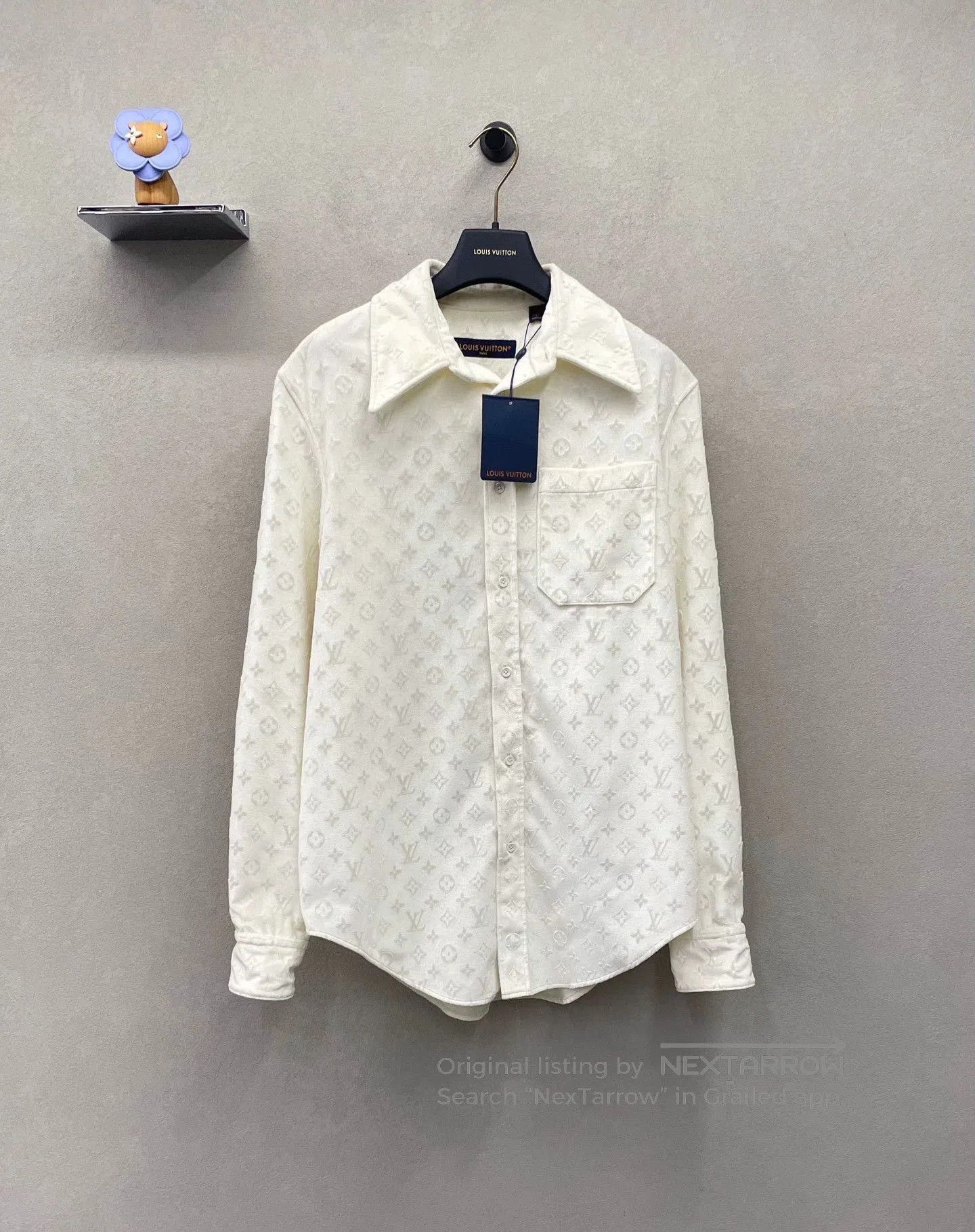Louis Vuitton stylish white logo shirt in size large. Size US L / EU 52-54 / 3 - 1 Thumbnail