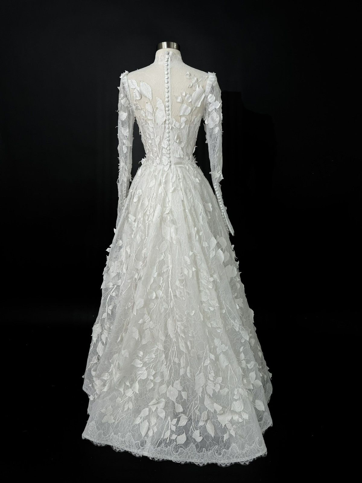 Other US 8-10 Chantilly Lace Anna Augusta Bridal Gown with Train Size M / US 6-8 / IT 42-44 - 8 Thumbnail