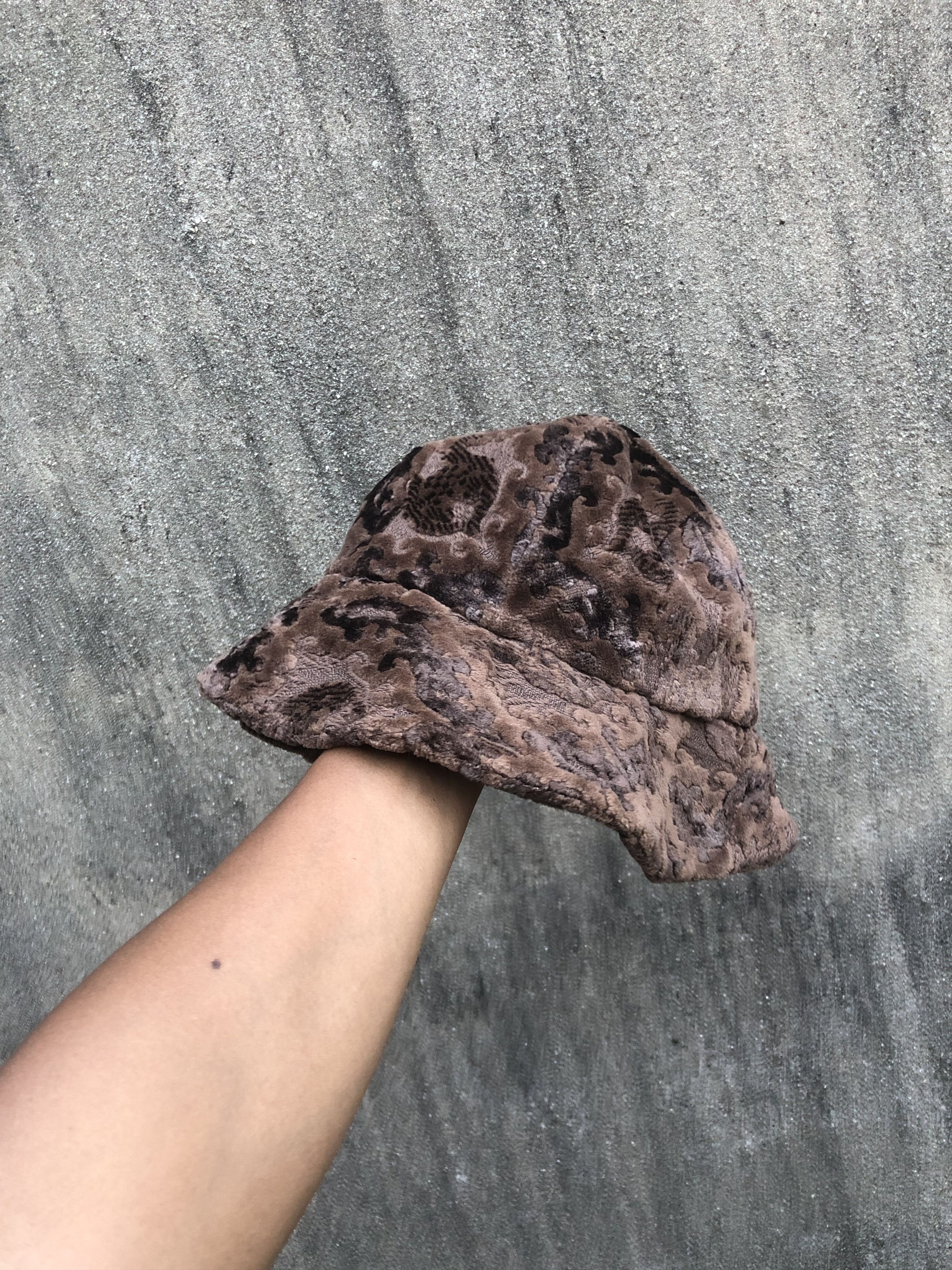 Anna Sui 💯Vintage ANNA SUI Leopard Faux Fur Bucket Hat Runway Size ONE SIZE - 1 Thumbnail