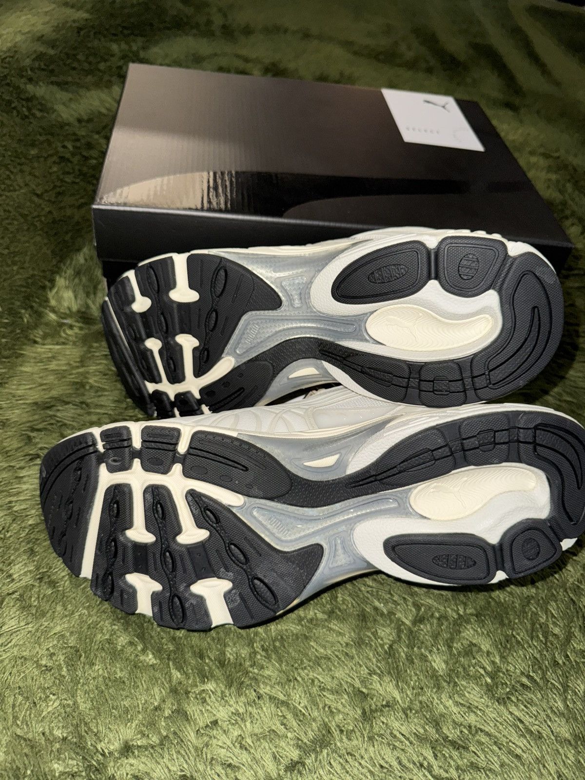 Puma [US10] Puma Velophasis GORE-TEX Sail Reflective Off-White Size US 11 / EU 44 - 8 Thumbnail