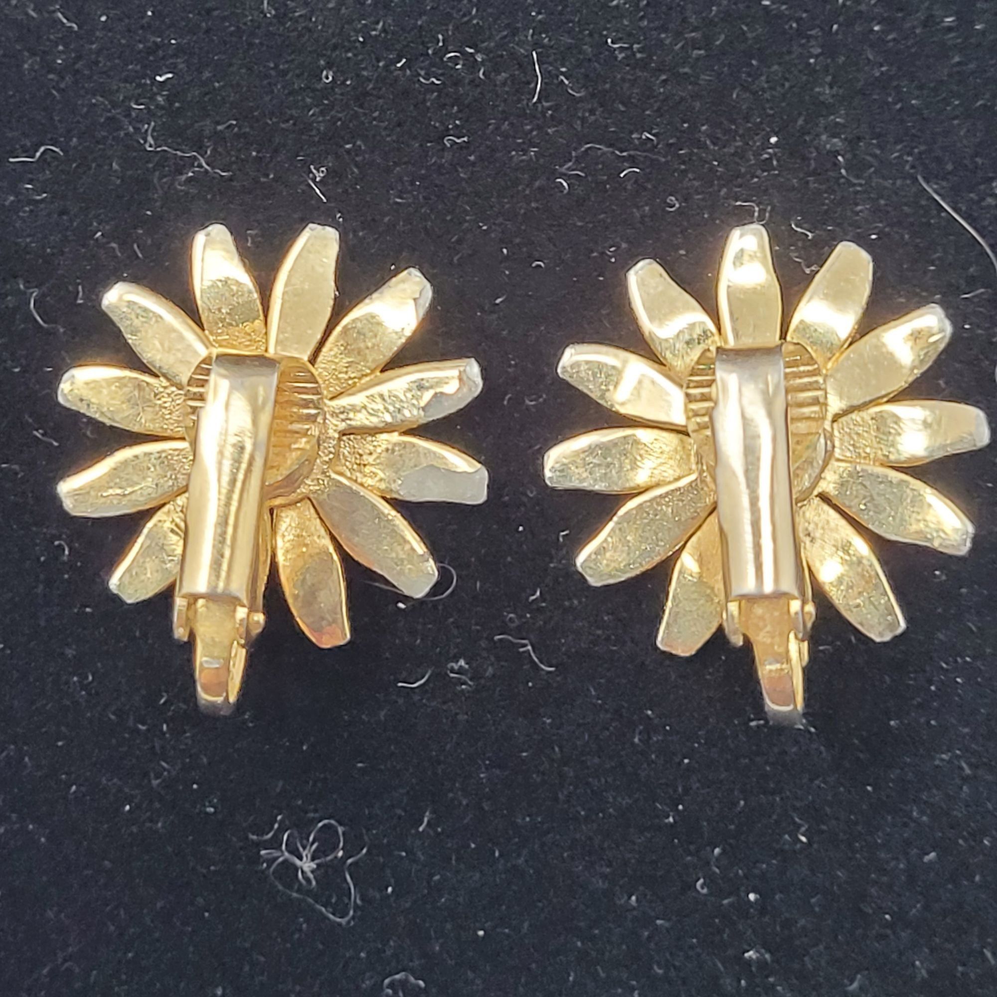 Vintage Vtg Daisy Flower Clip-On Earrings Gold-Tone White Yellow Ena Size ONE SIZE - 4 Thumbnail