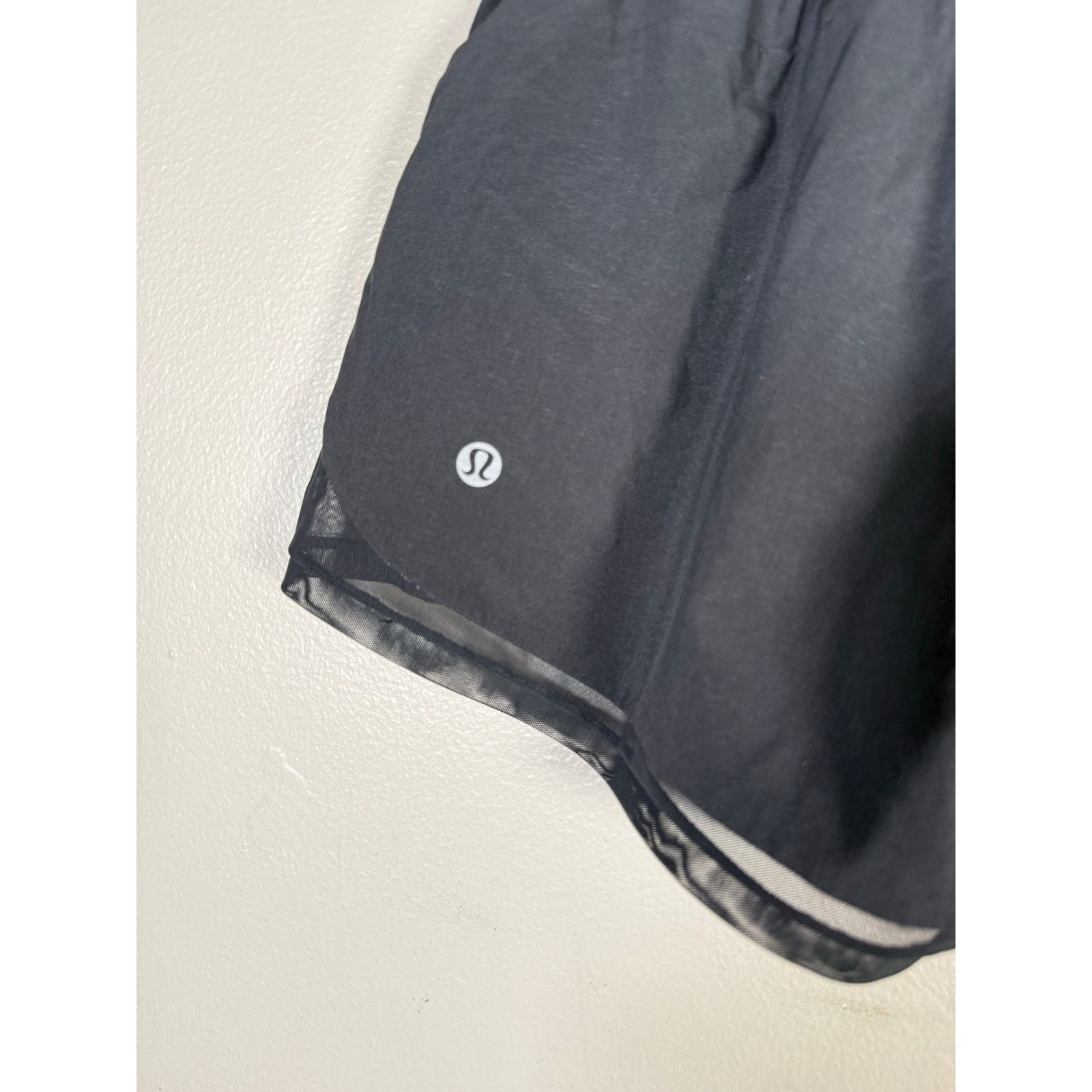 Lululemon Lululemon Two With One Short (Reversible 3") size 4 Size 27" / US 4 / IT 40 - 8 Thumbnail