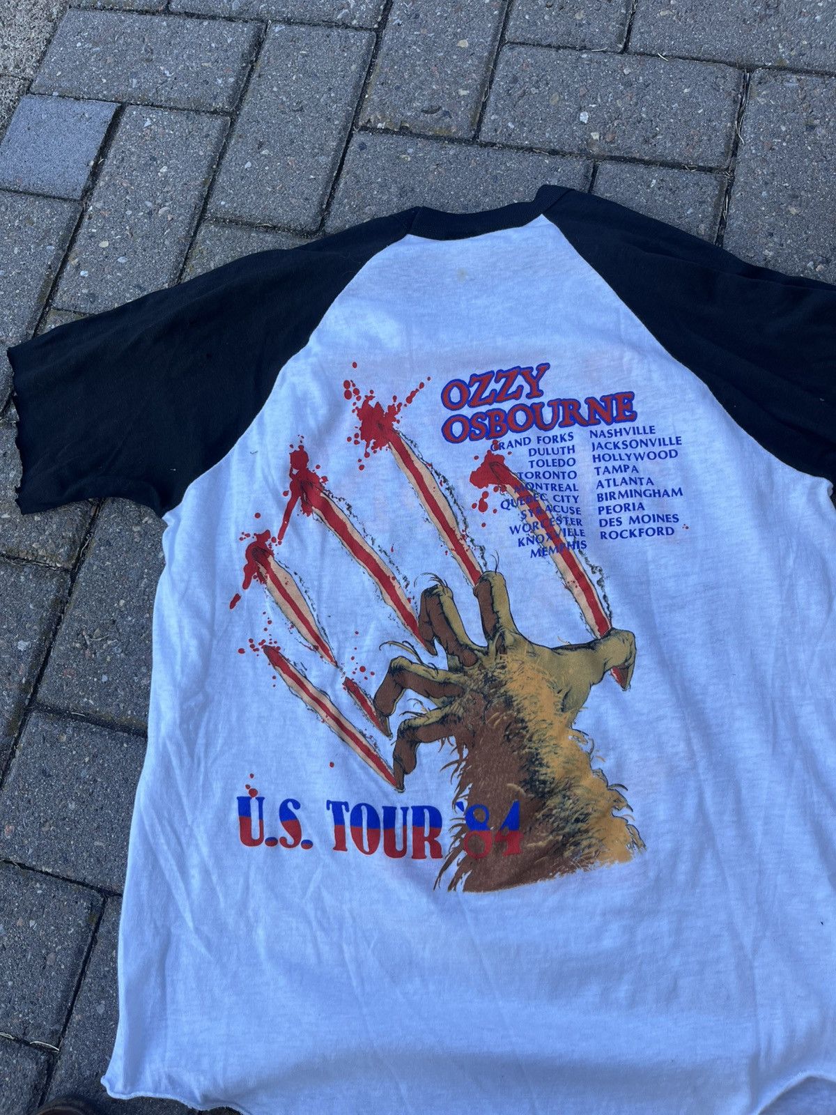 Vintage Ozzy Osbourne 1984 Vintage Bark At The Moon Rock Concert Tee Size US L / EU 52-54 / 3 - 2 Thumbnail