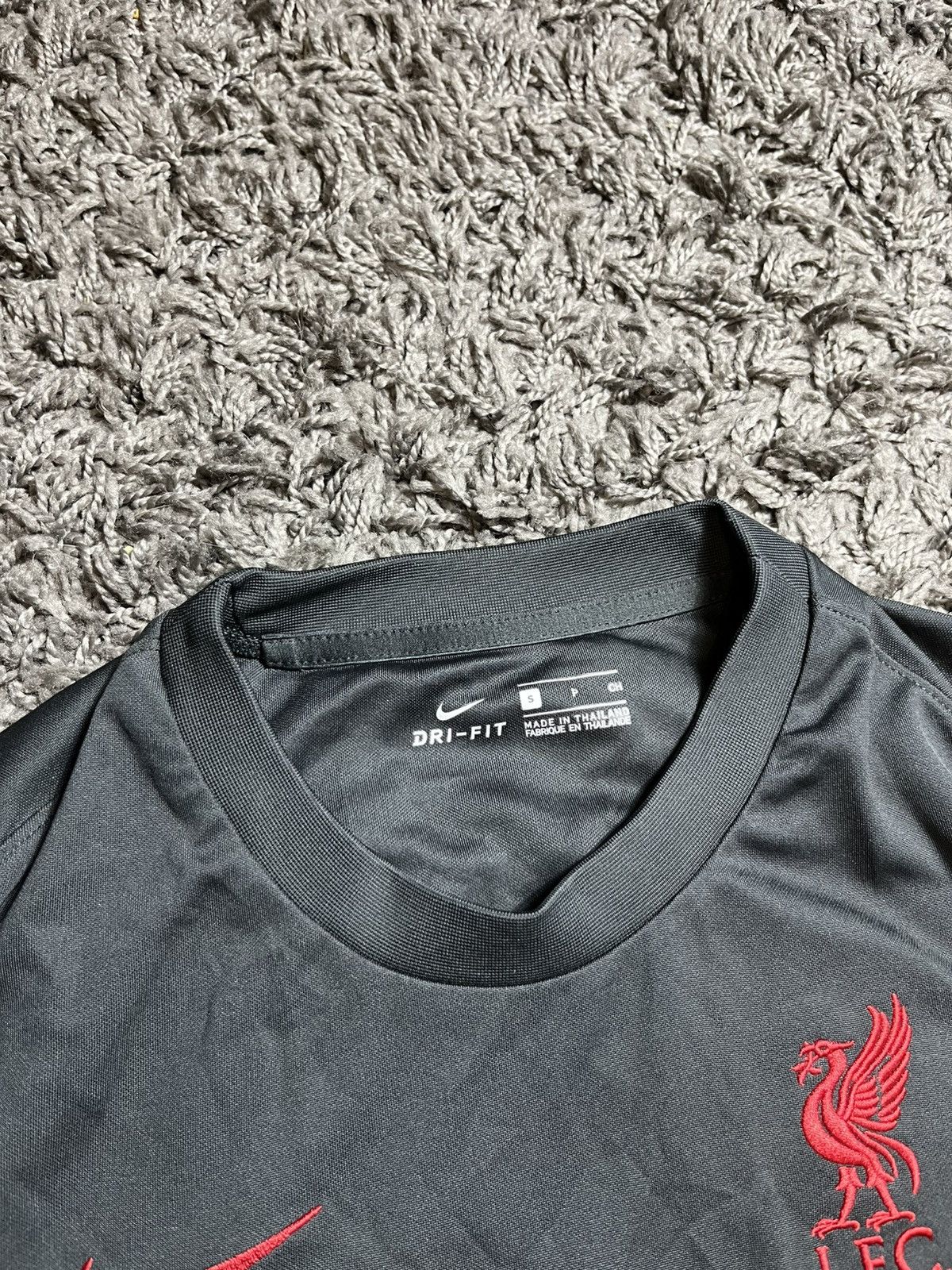Nike NIKE LIVERPOOL TRAINING 2020/21 SOCCER FOOTBALL JERSEY Size US S / EU 44-46 / 1 - 3 Thumbnail
