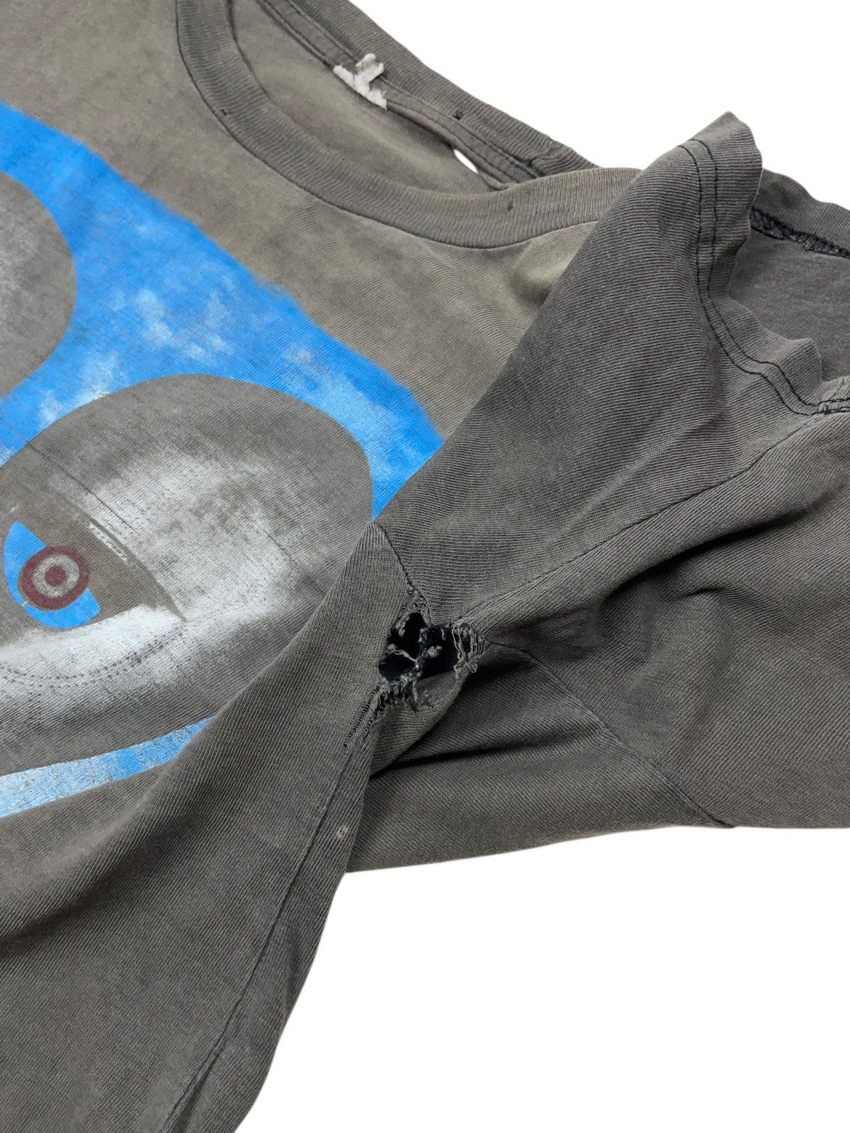 Pink Floyd Vintage 1994 Pink Floyd The Division Bell Distressed T-shirt Size US L / EU 52-54 / 3 - 14 Thumbnail