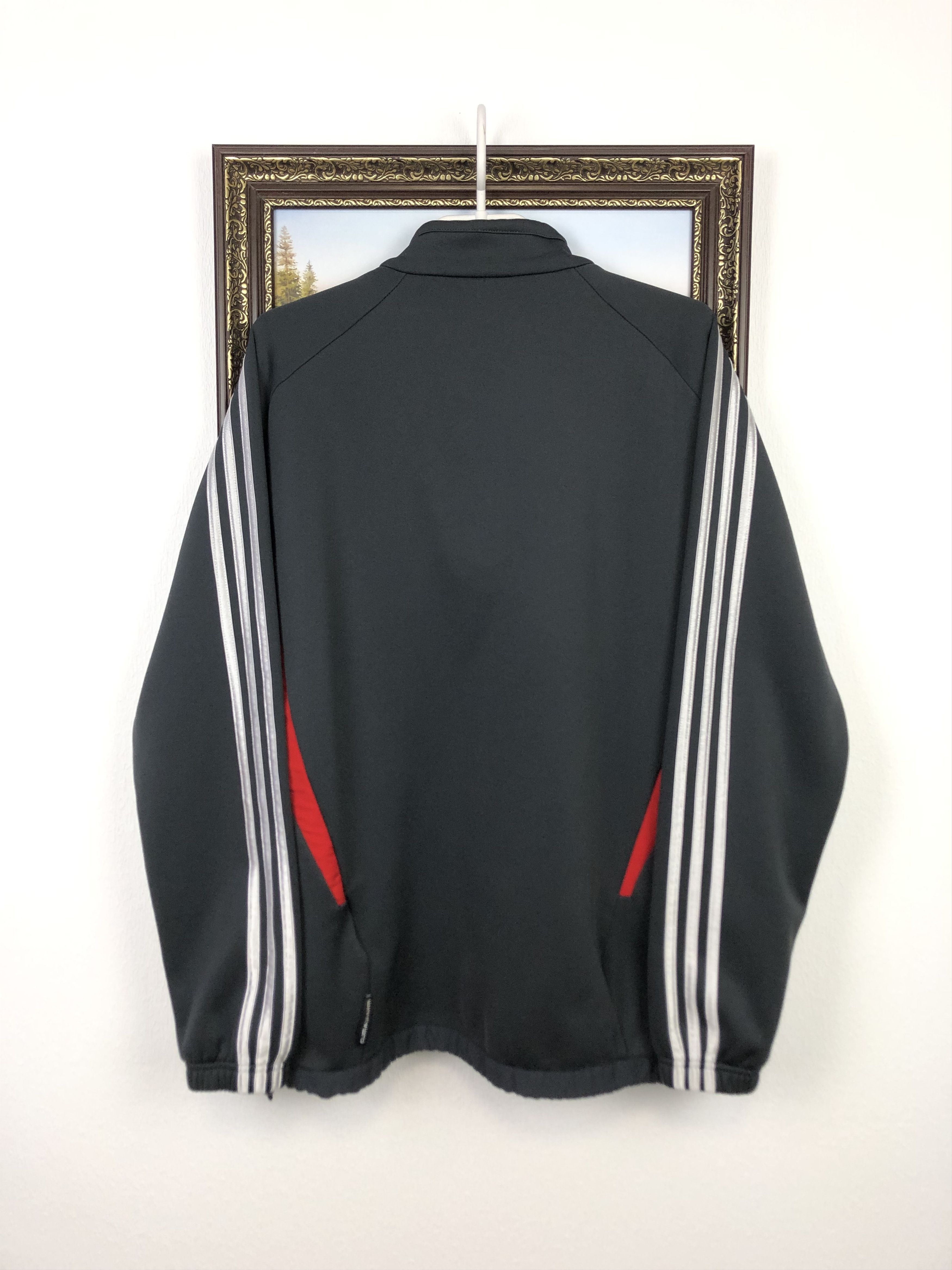 Adidas Vintage Adidas Liverpool Football Jacket Track Top Train Size US L / EU 52-54 / 3 - 8 Thumbnail