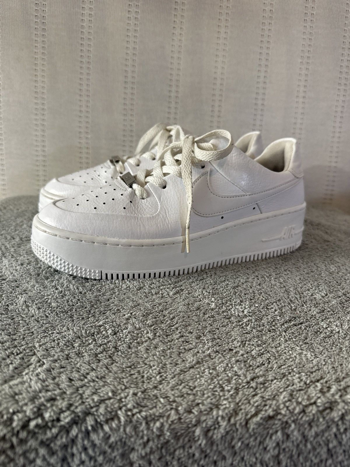 Nike Nike Air Force 1 Sage Low Triple White (Women's) Size US 8 / IT 38 - 2 Thumbnail
