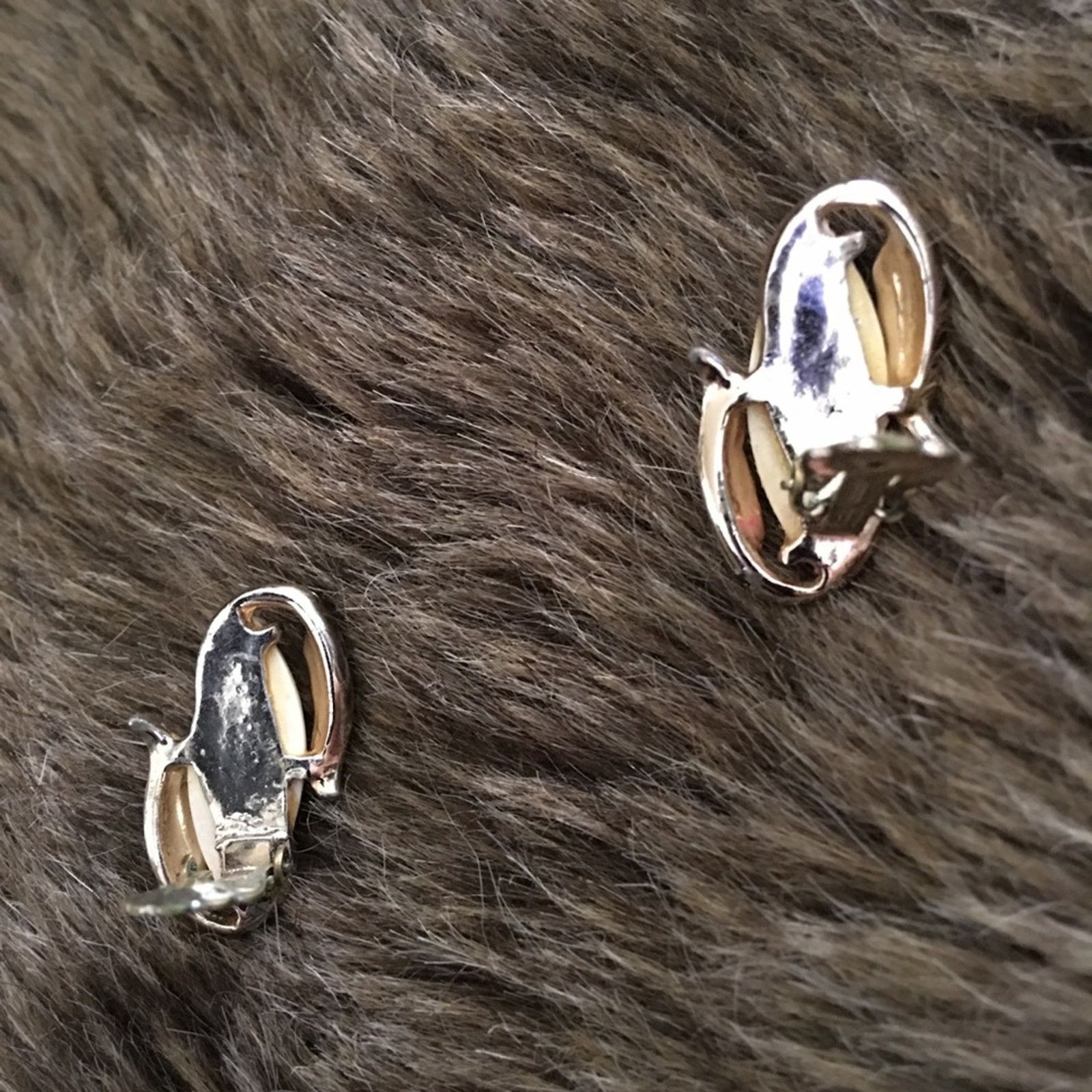Vintage Vintage 60s thermoset gold tone clip earrings Size ONE SIZE - 6 Thumbnail