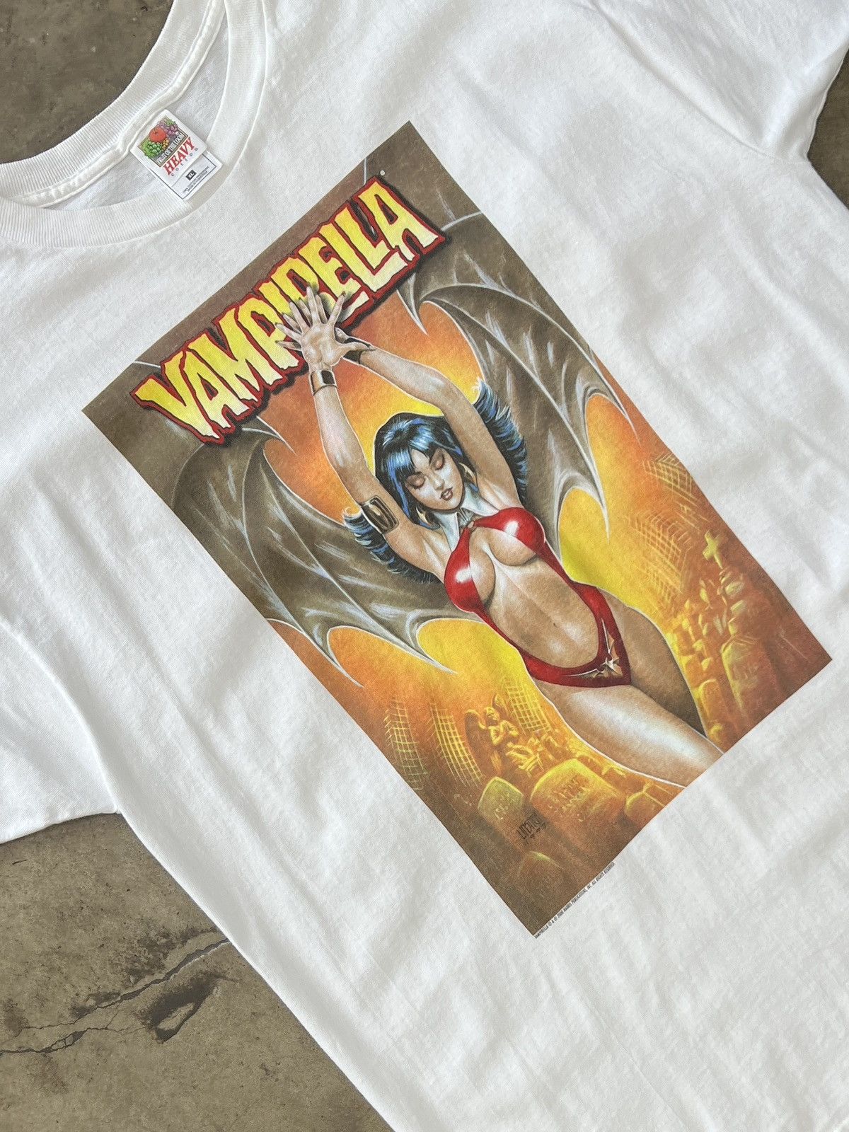 Vintage Vintage Y2K Vampirella Comic Book Tee XL Size US XL / EU 56 / 4 - 1 Thumbnail