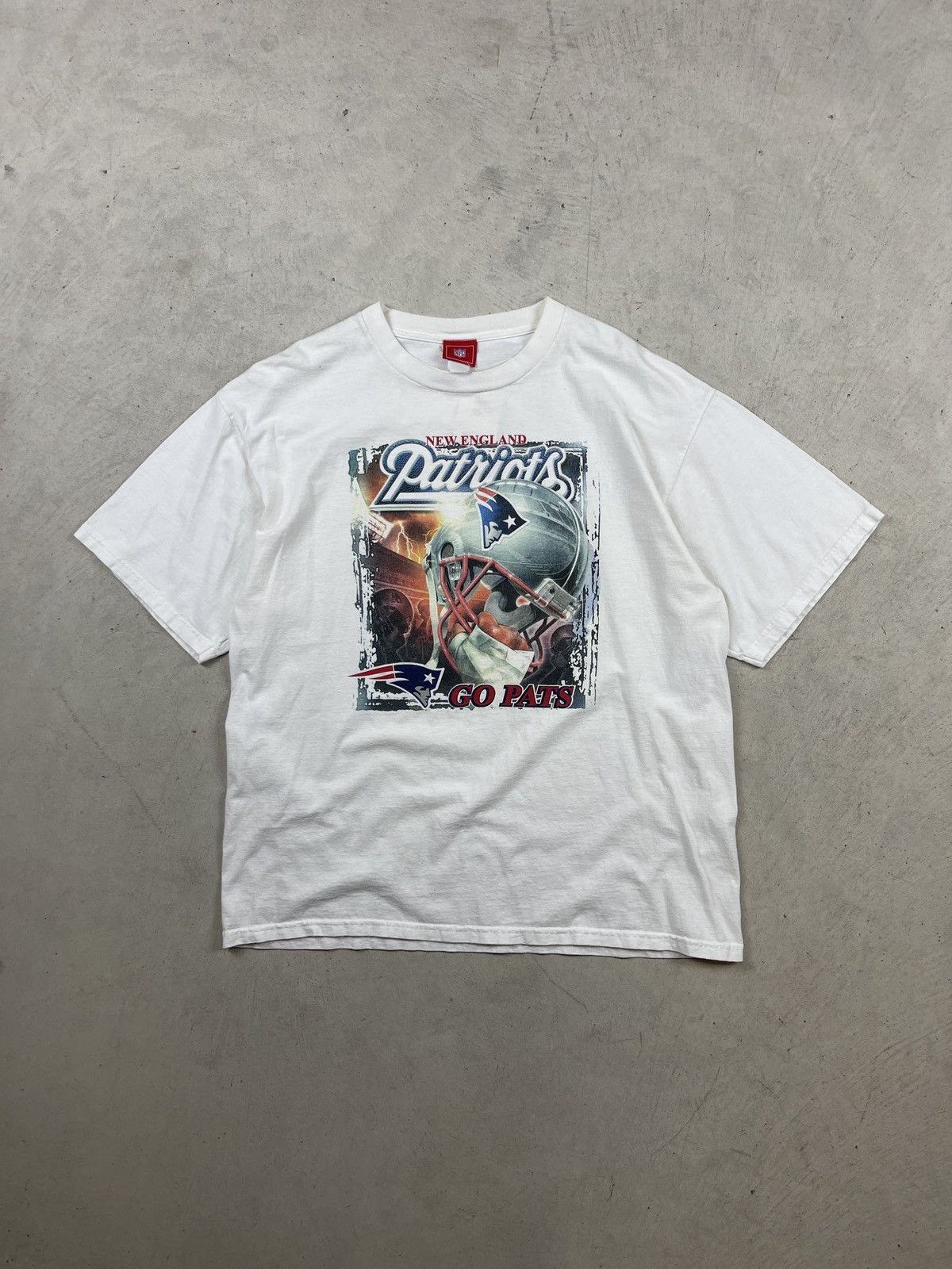 Vintage New England Patriots ‘Helmet’ Tee Size US XL / EU 56 / 4 - 1 Thumbnail