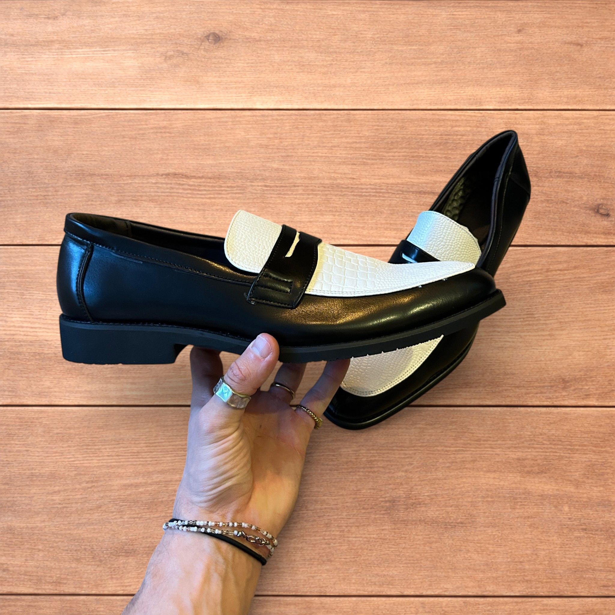 Japanese Brand Classic style loafers shoes in black and white design. Size US 11 / EU 44 - 3 Thumbnail