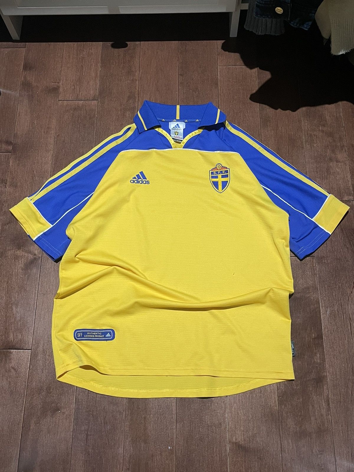 Adidas Adidas 2000/2001 Sweden Home Football Kit Size US L / EU 52-54 / 3 - 1 Thumbnail