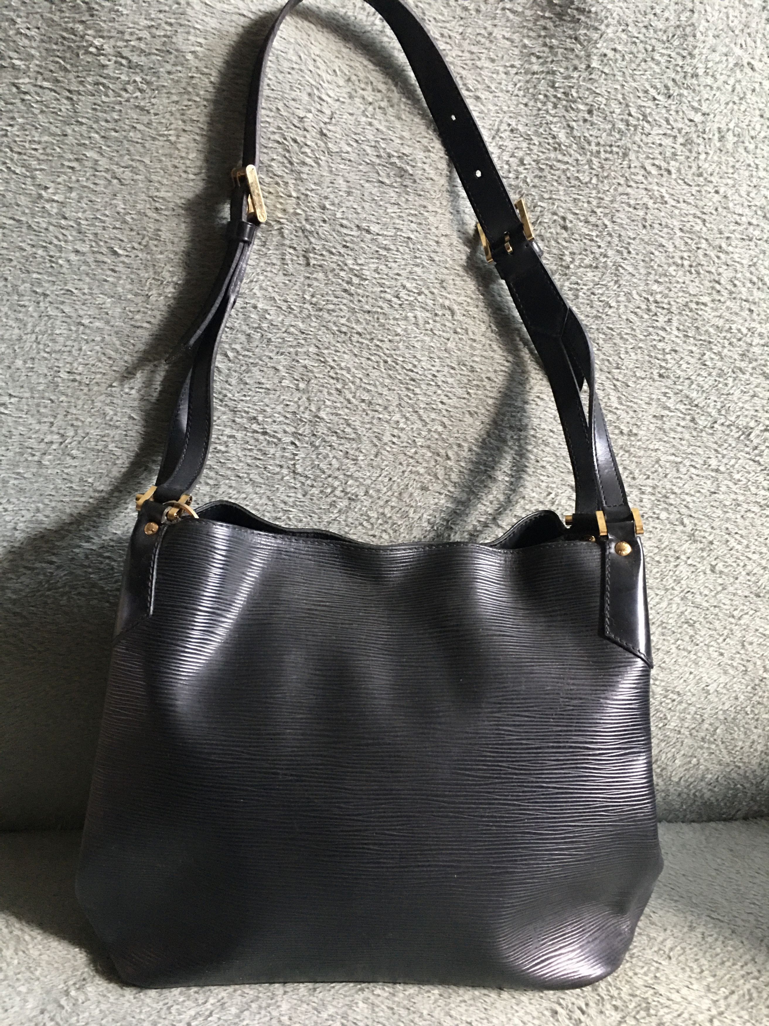 Louis Vuitton Louis Vuitton Epi Mandara Leather Black Shoulder Bag Size ONE SIZE - 7 Thumbnail
