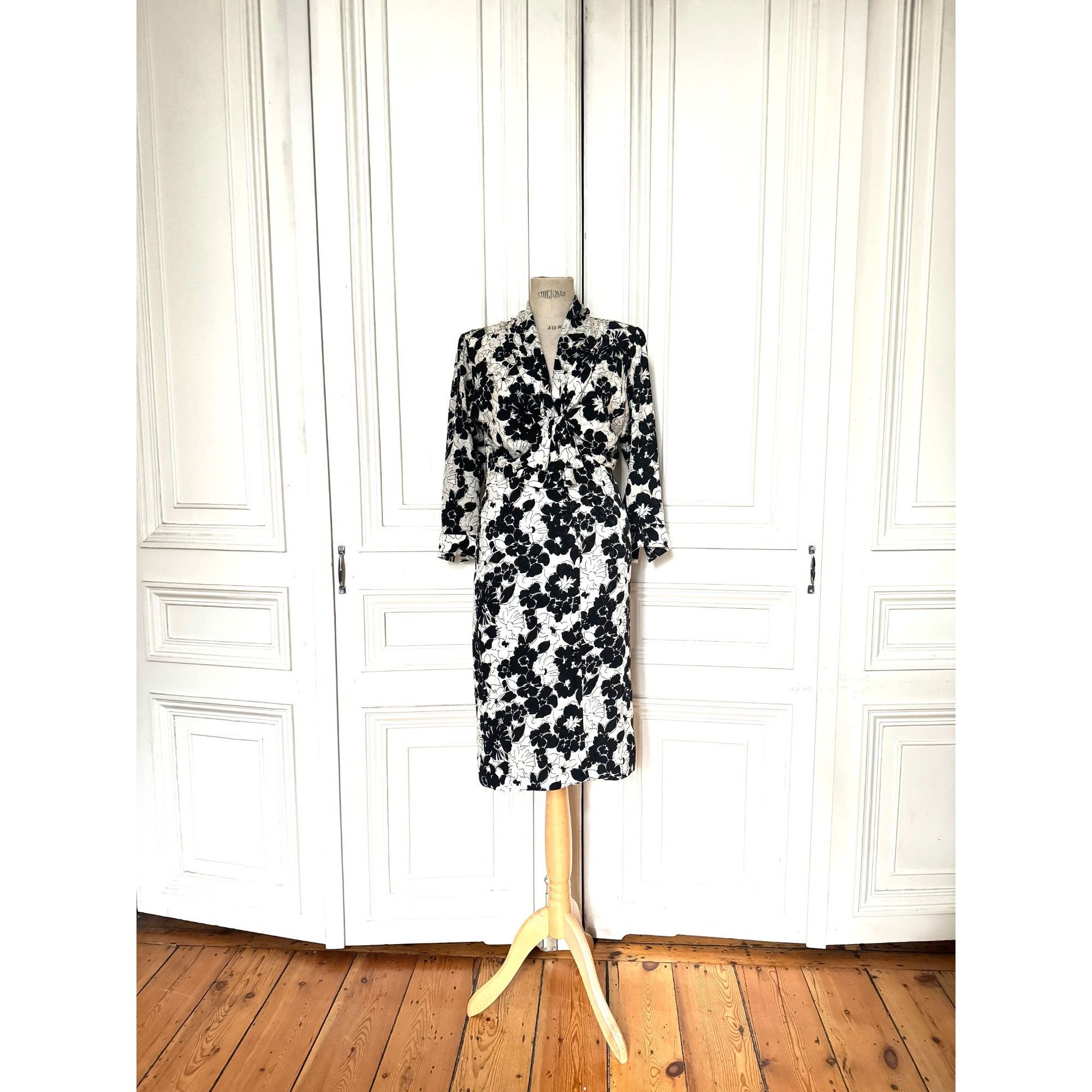 Yves Saint Laurent Spring Summer 1986 White Black Silk Floral Dress Size M / US 6-8 / IT 42-44 - 1 Thumbnail
