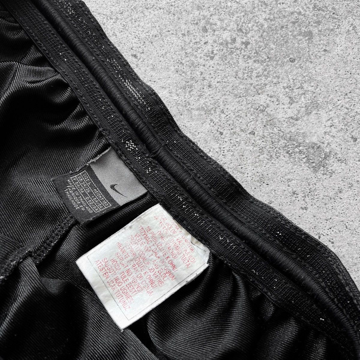 Nike × Vintage Nike Mens Vintage Black Sport Shorts Y2K Embroidered Swoosh Size US 36 / EU 52 - 4 Thumbnail