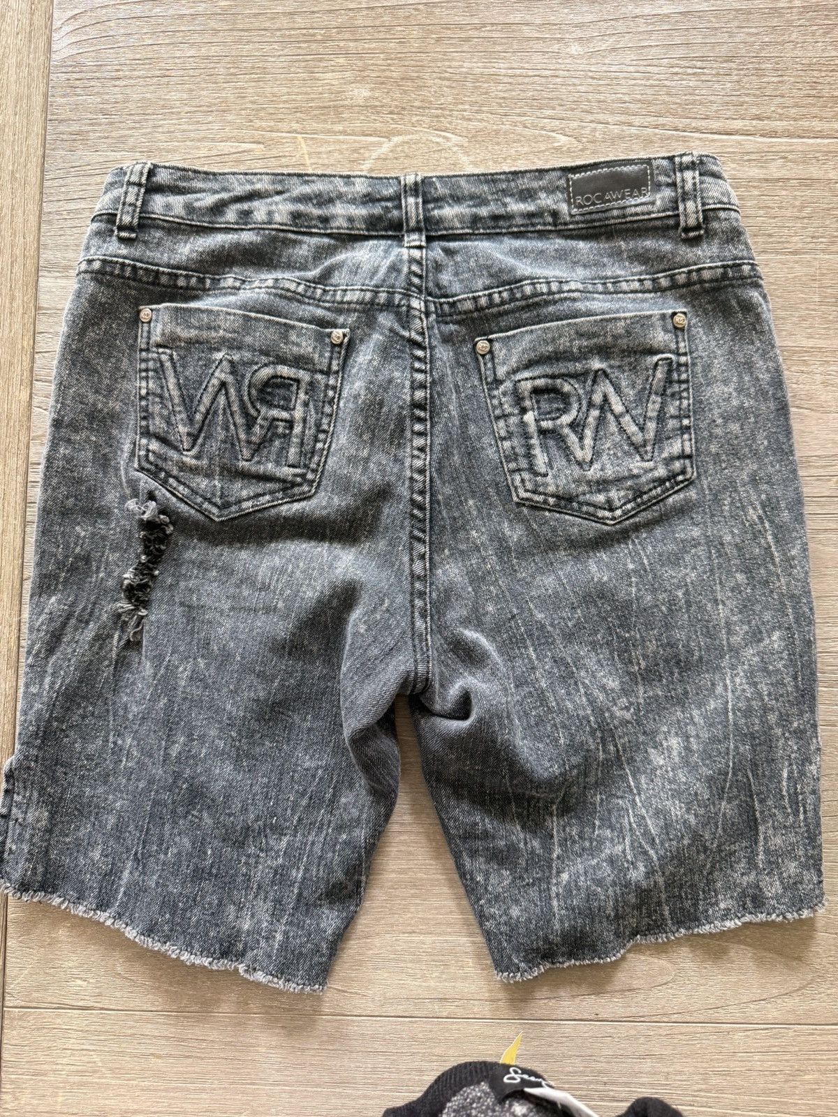 Rocawear Rocawear Black Denim Studded Jorts Shorts Vintage Y2K 14 Size 36" / US 14 / IT 50 - 2 Thumbnail