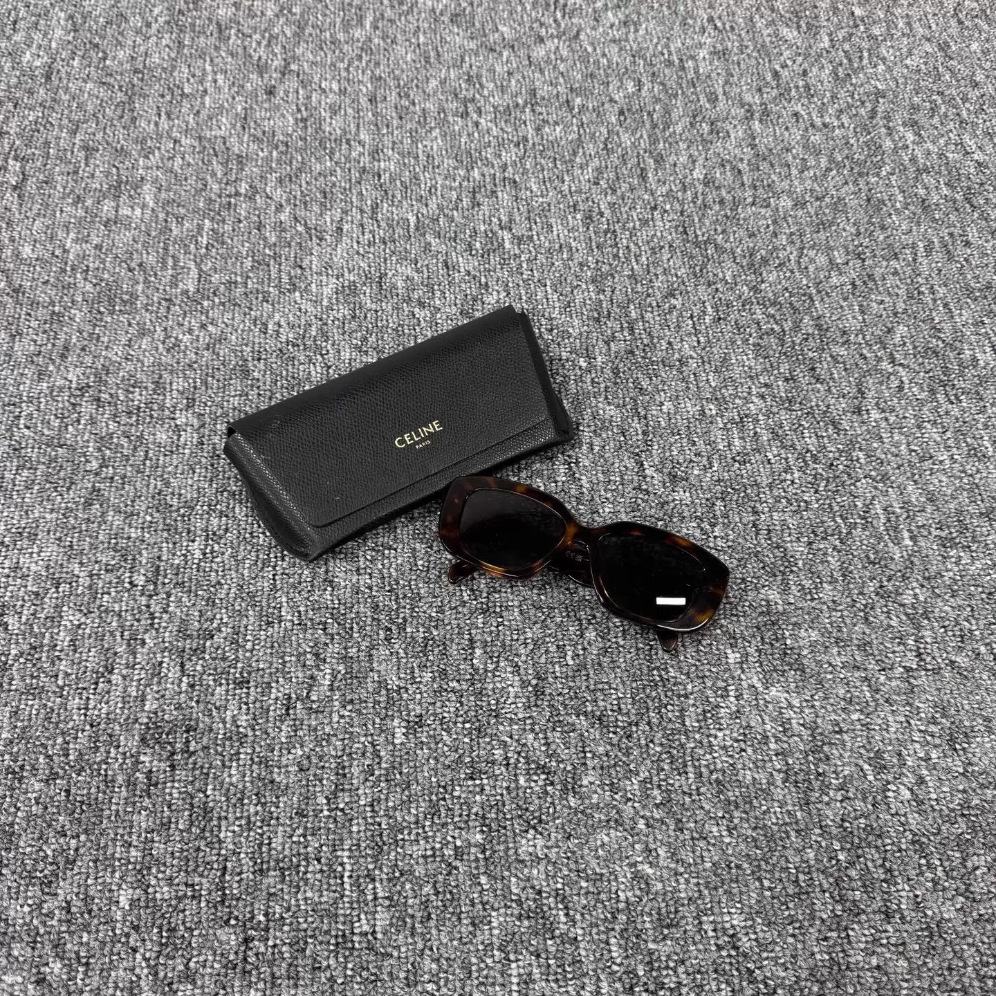 Celine Celine Triomphe Tortoiseshell Sunglasses 99 New With Box Size ONE SIZE - 1 Thumbnail