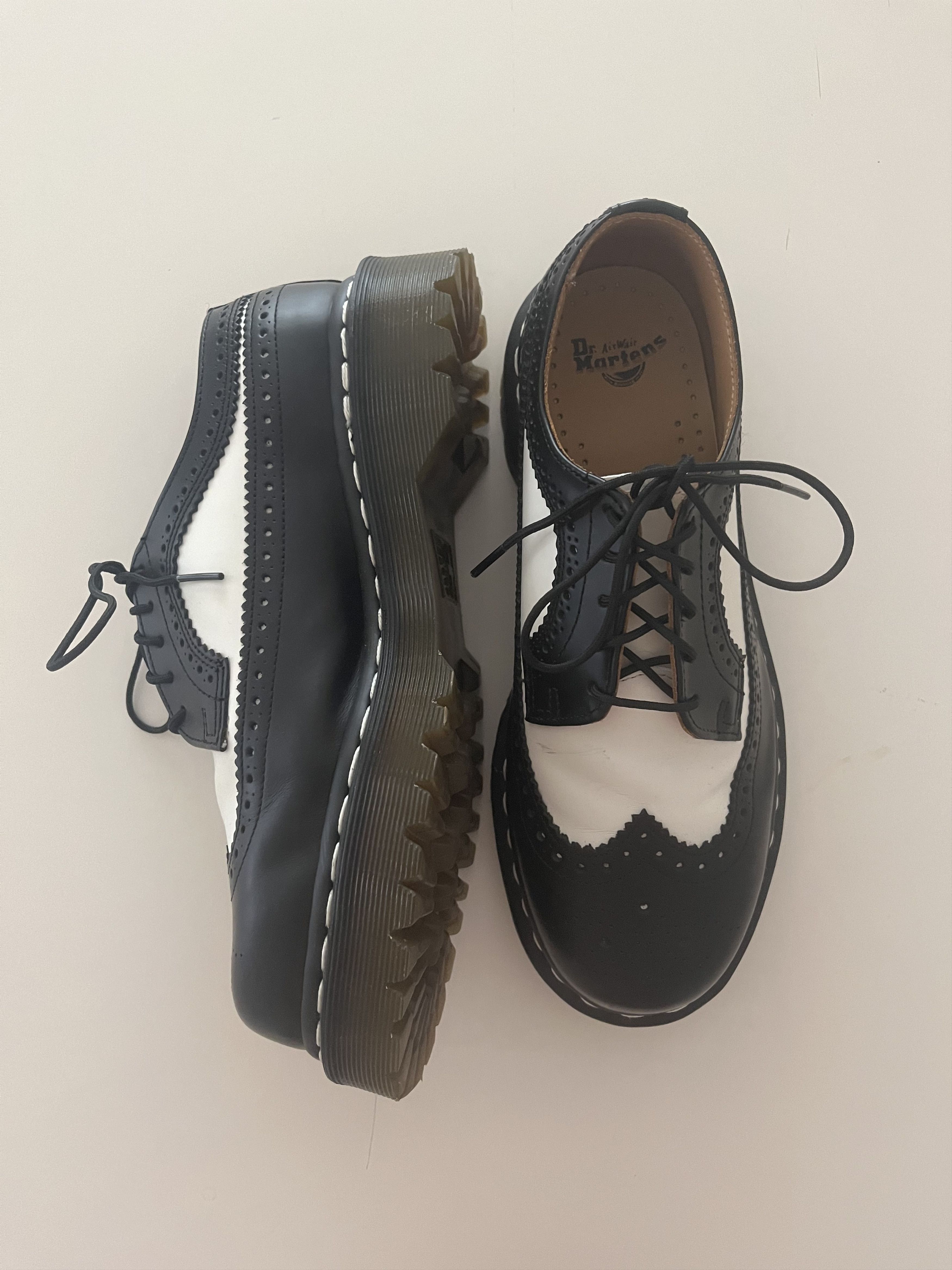 Dr. Martens DOC MARTEN 3989 BEX SMOOTH LEATHER BROGUE SHOES WOMENS Size US 8.5 / IT 38.5 - 3 Thumbnail