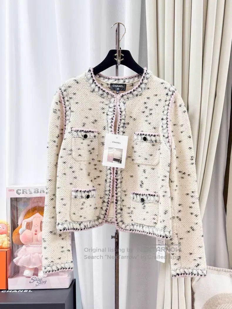 Chanel Chanel Black and white pink four-pocket cow long-sleeved k Size XS / US 0-2 / IT 36-38 - 1 Thumbnail