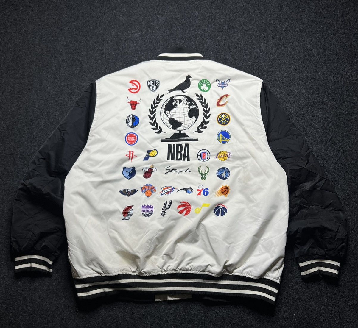 NBA VTG NBA X STAPLES ALL TEAMS FULL VERSITY BOMBER JACKET 2XL Size US XL / EU 56 / 4 - 14 Thumbnail