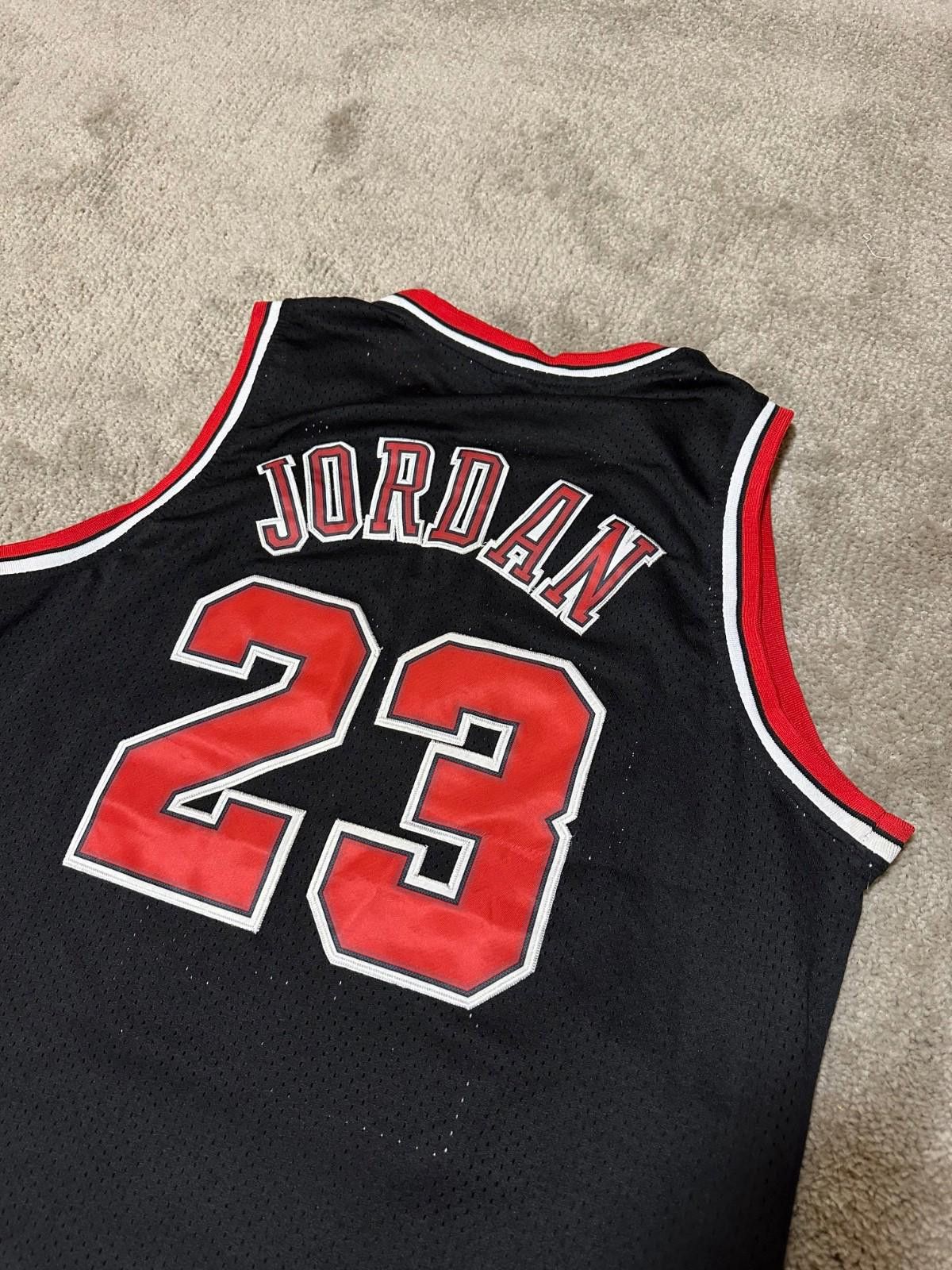 Nike Vintage Nike Basketball Chicago Bulls #23Jordan Jersey XL Size US XL / EU 56 / 4 - 7 Thumbnail