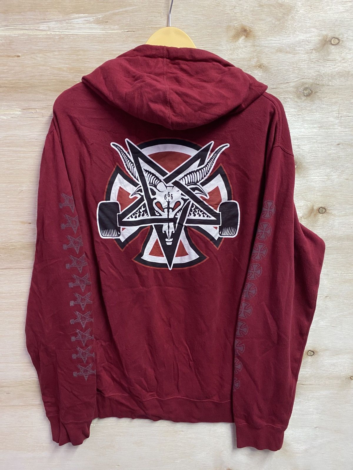 Independent Trading Co. Independent x Thrasher Pentagram Cross hoodie in a garnet Size US XL / EU 56 / 4 - 1 Thumbnail